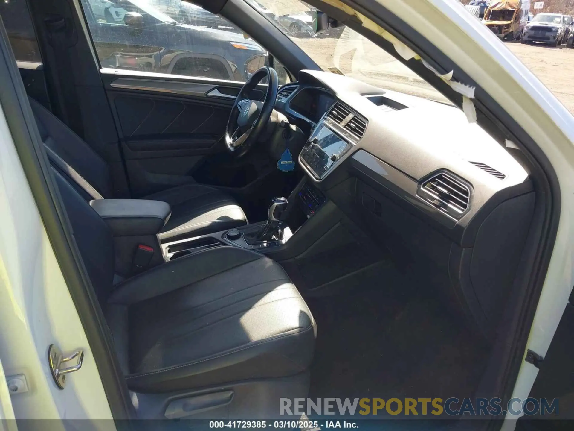 5 fotografías del automóvil dañado 3VV8B7AX4NM027208 VOLKSWAGEN TIGUAN 2022