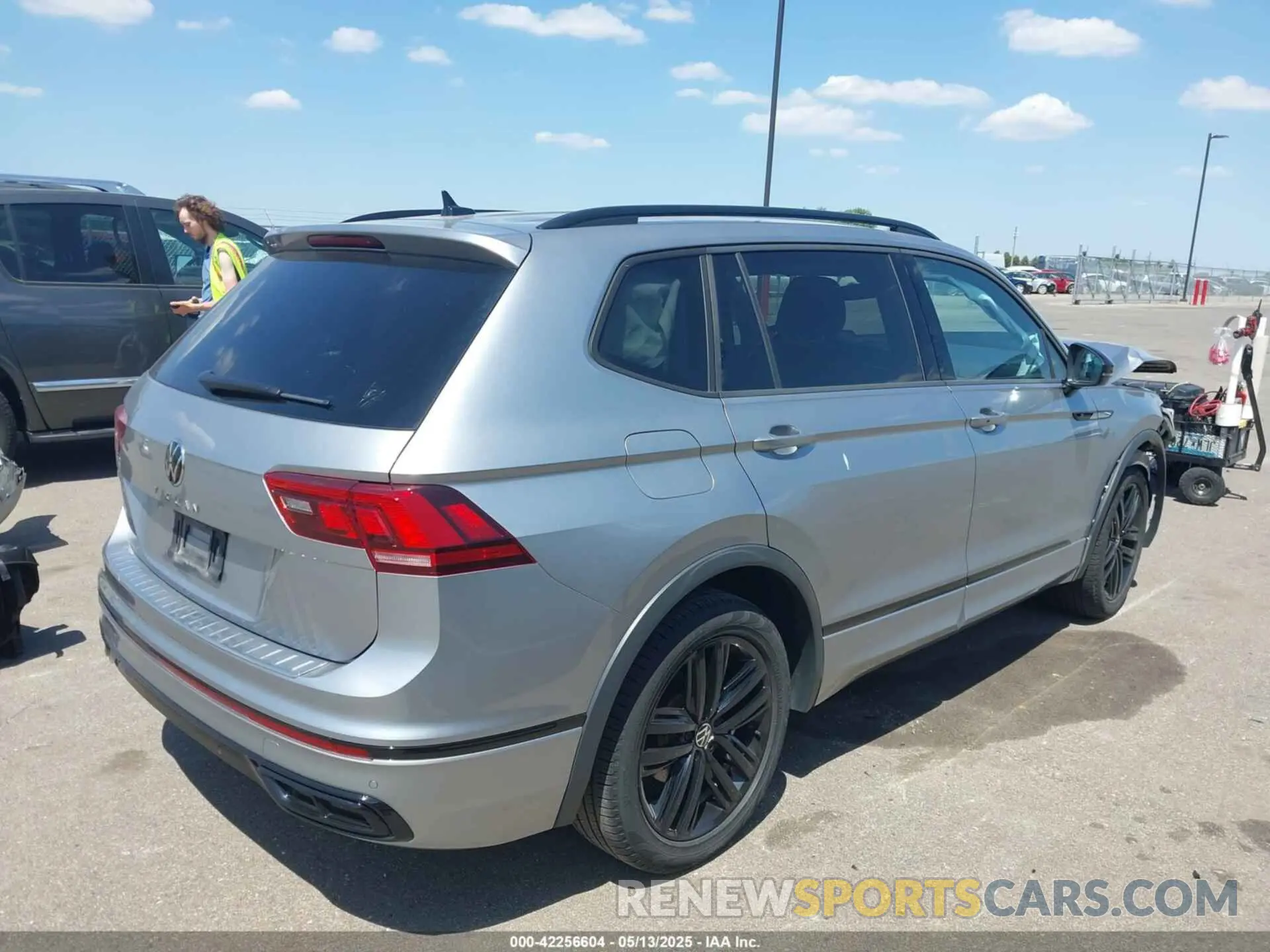 4 fotografías del automóvil dañado 3VVCB7AX2NM003645 VOLKSWAGEN TIGUAN 2022
