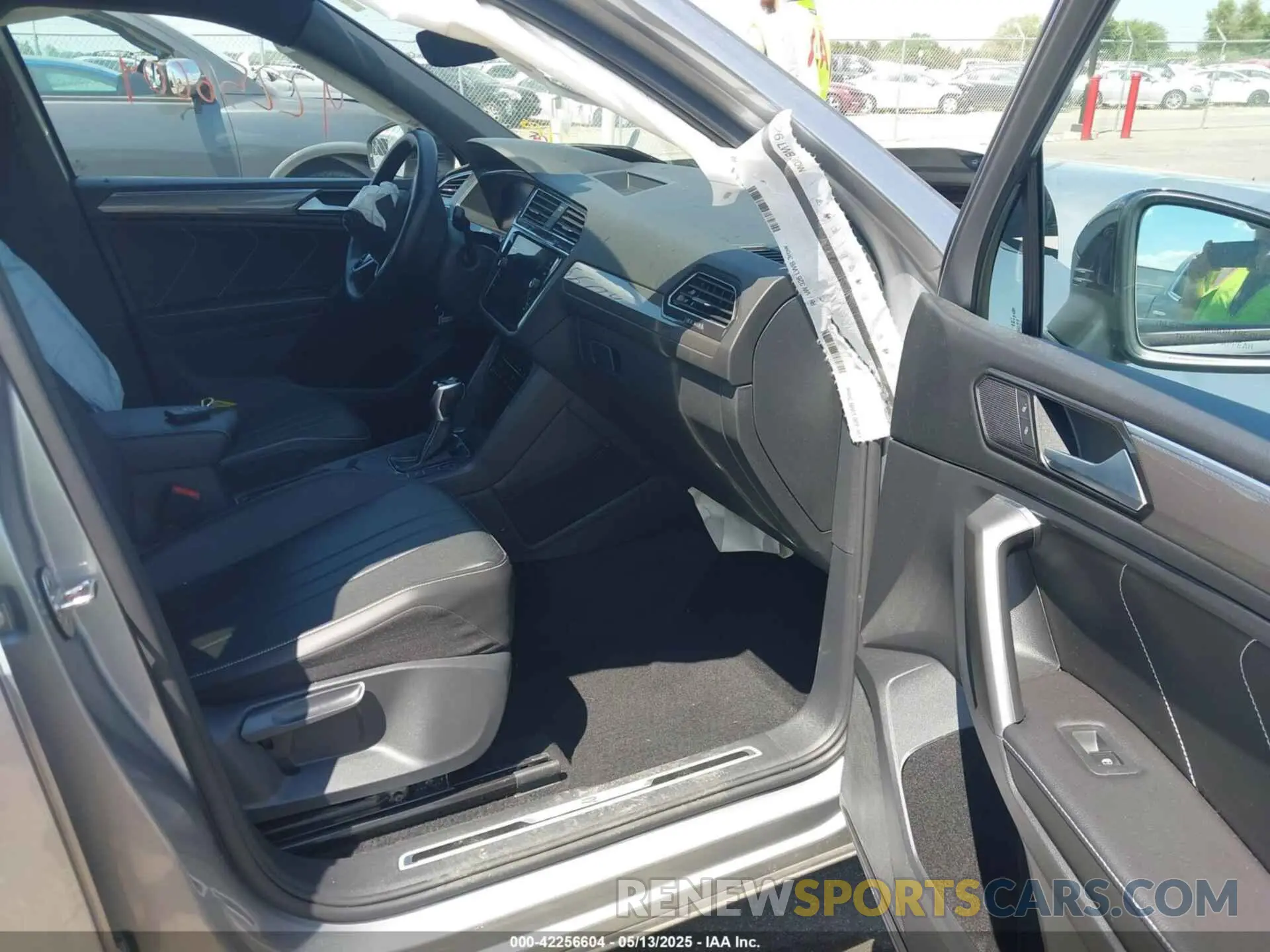 5 fotografías del automóvil dañado 3VVCB7AX2NM003645 VOLKSWAGEN TIGUAN 2022