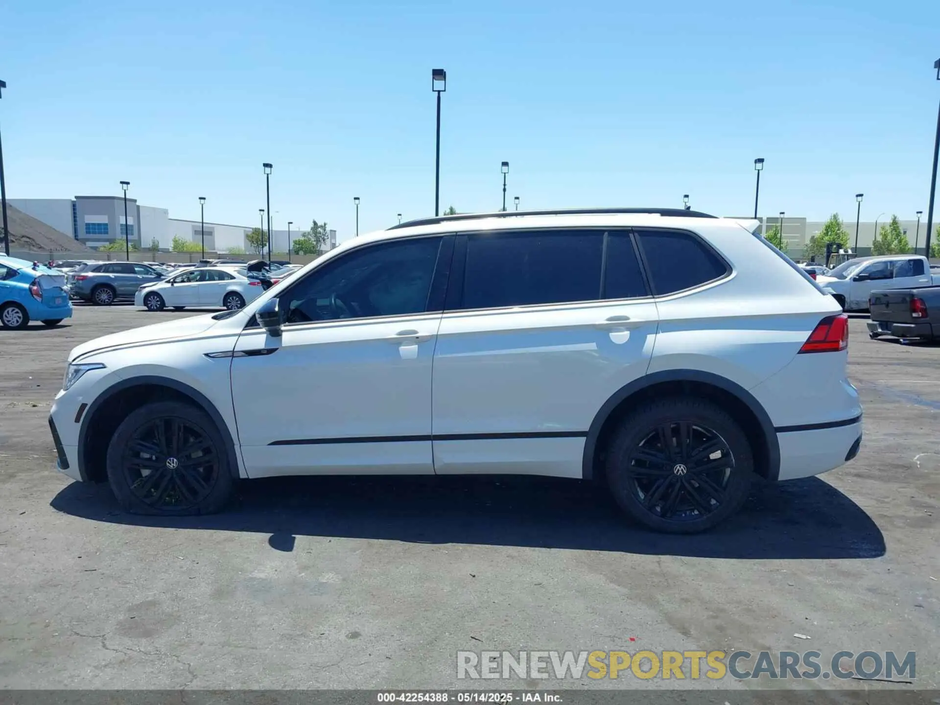 14 fotografías del automóvil dañado 3VVCB7AX3NM073218 VOLKSWAGEN TIGUAN 2022