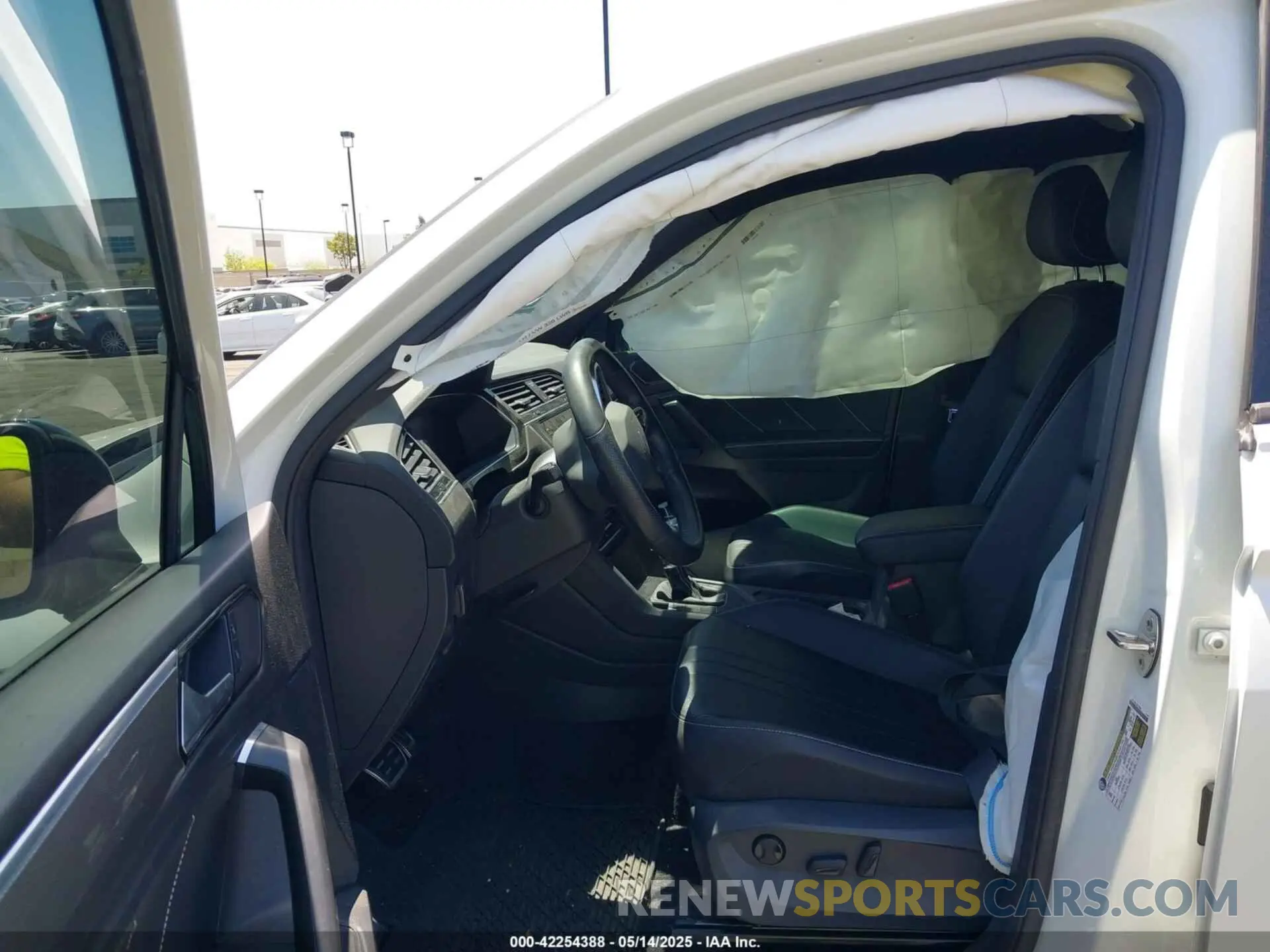 5 fotografías del automóvil dañado 3VVCB7AX3NM073218 VOLKSWAGEN TIGUAN 2022