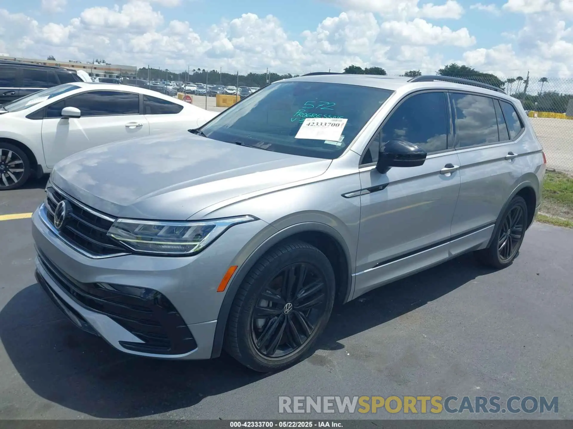 2 fotografías del automóvil dañado 3VVCB7AX5NM063130 VOLKSWAGEN TIGUAN 2022