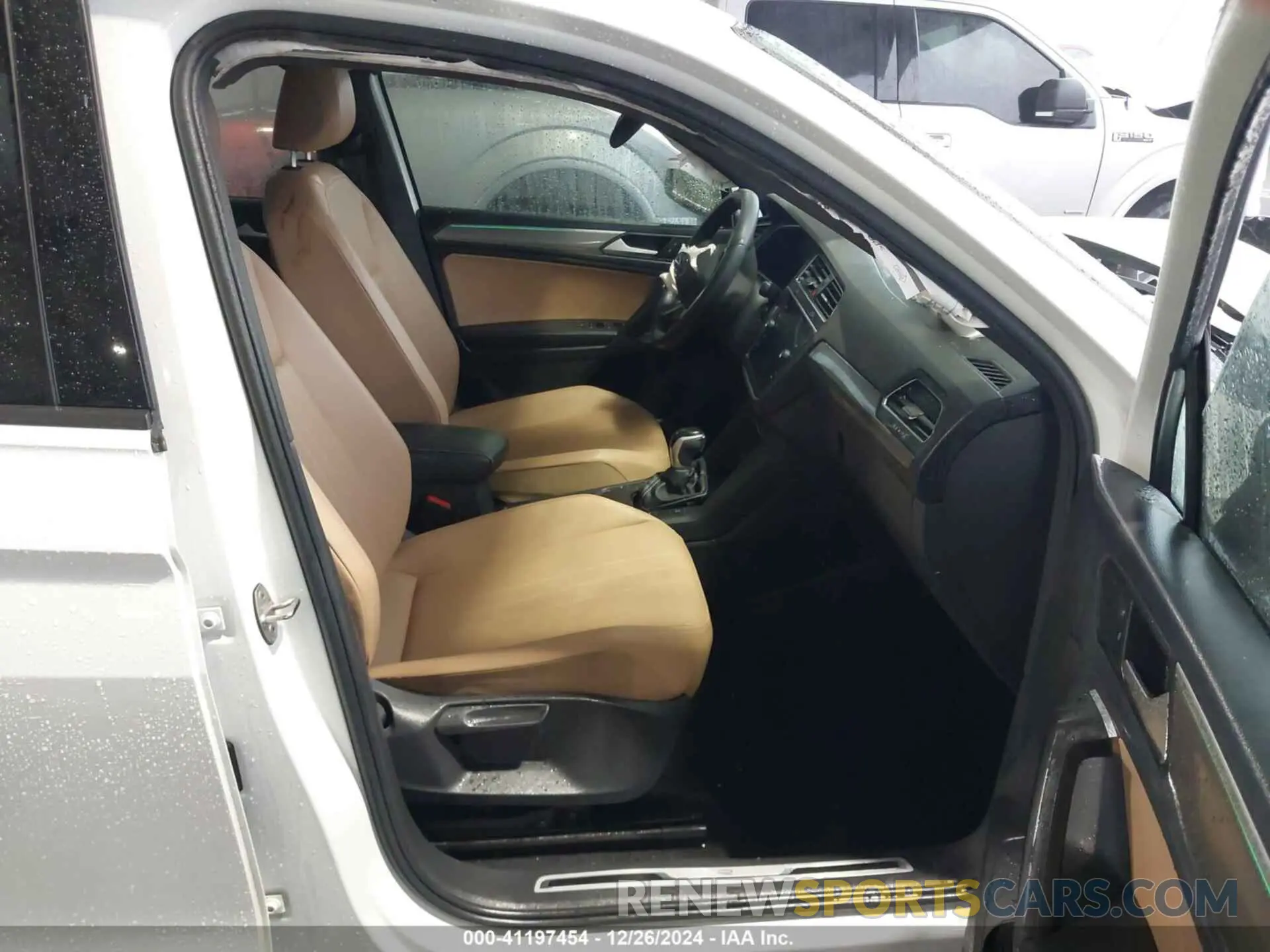 5 fotografías del automóvil dañado 3VVCB7AX8NM139424 VOLKSWAGEN TIGUAN 2022
