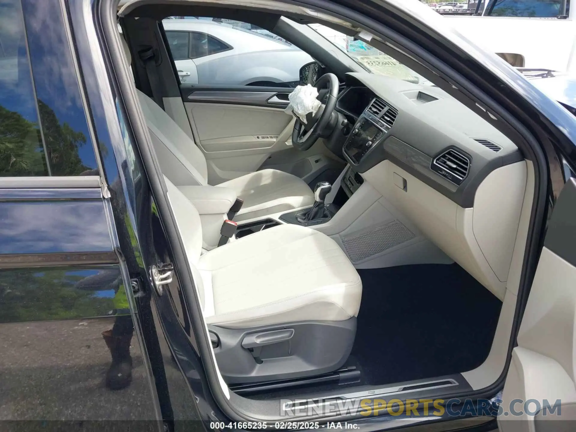 5 fotografías del automóvil dañado 3VVCB7AX9NM054351 VOLKSWAGEN TIGUAN 2022