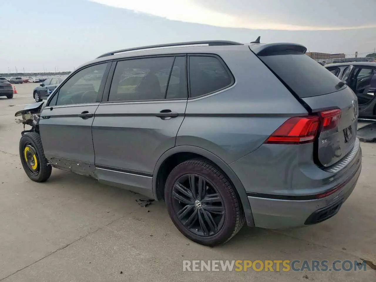 2 fotografías del automóvil dañado 3VVCB7AXXNM113777 VOLKSWAGEN TIGUAN 2022