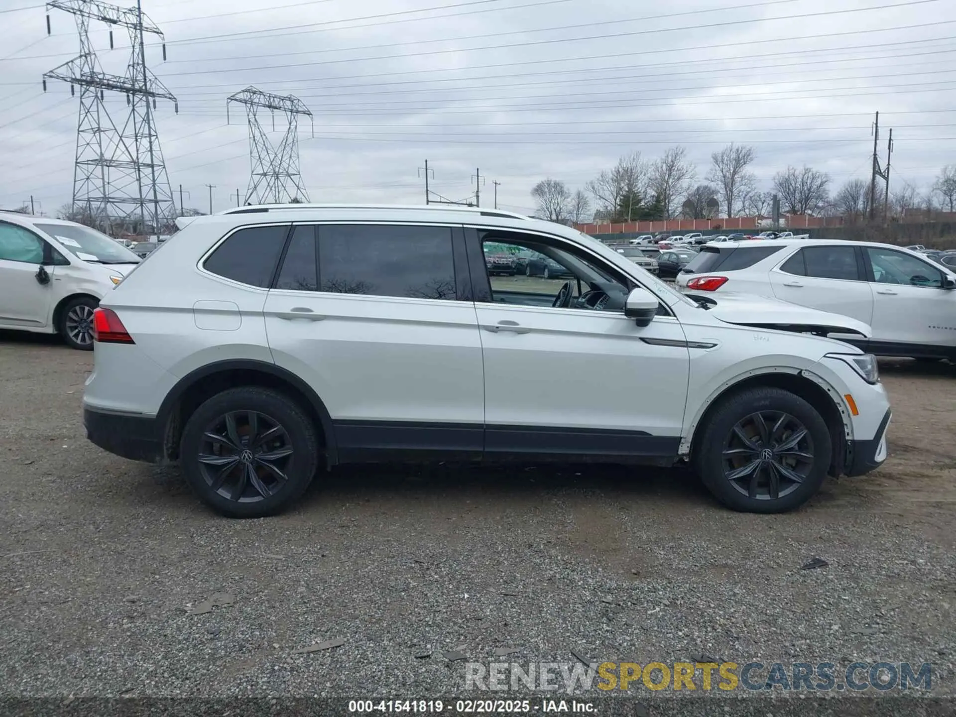 13 fotografías del automóvil dañado 3VV2B7AX8PM062519 VOLKSWAGEN TIGUAN 2023