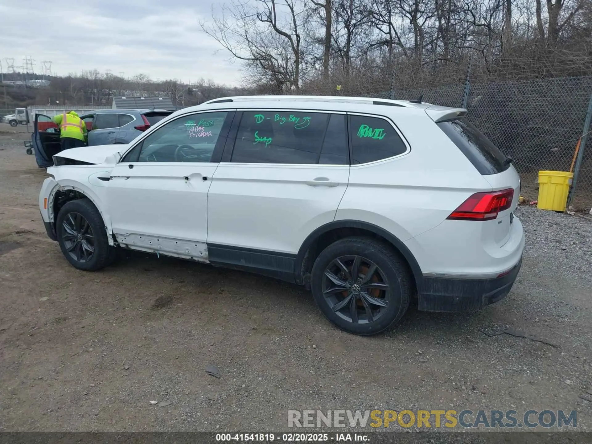 3 fotografías del automóvil dañado 3VV2B7AX8PM062519 VOLKSWAGEN TIGUAN 2023