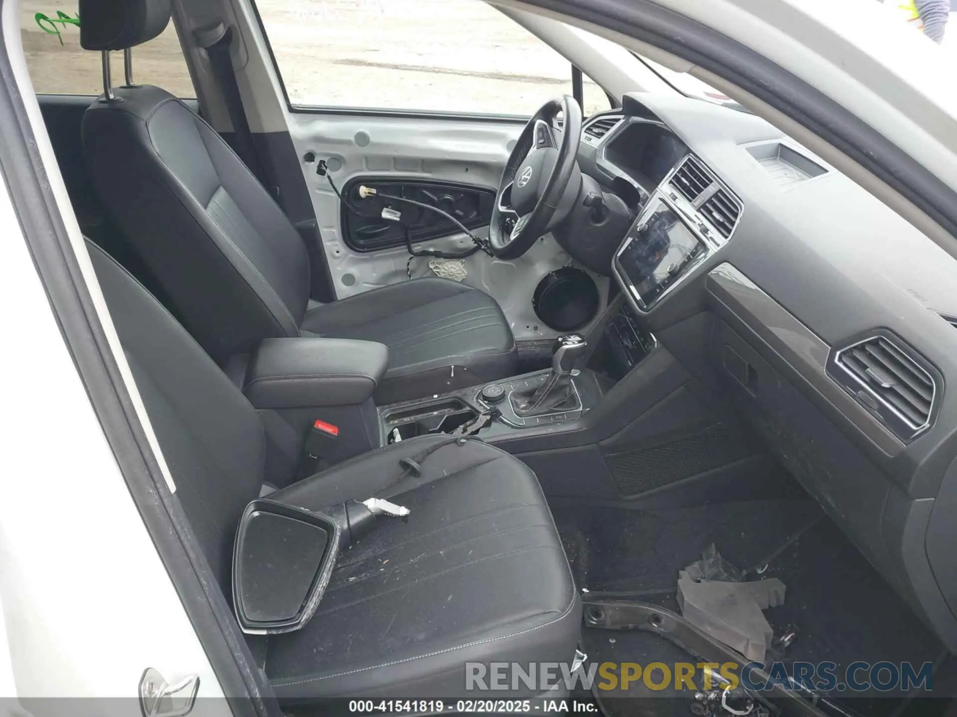 5 fotografías del automóvil dañado 3VV2B7AX8PM062519 VOLKSWAGEN TIGUAN 2023