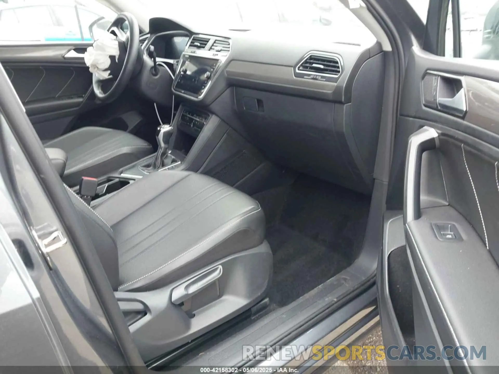 5 fotografías del automóvil dañado 3VV3B7AX0PM130980 VOLKSWAGEN TIGUAN 2023