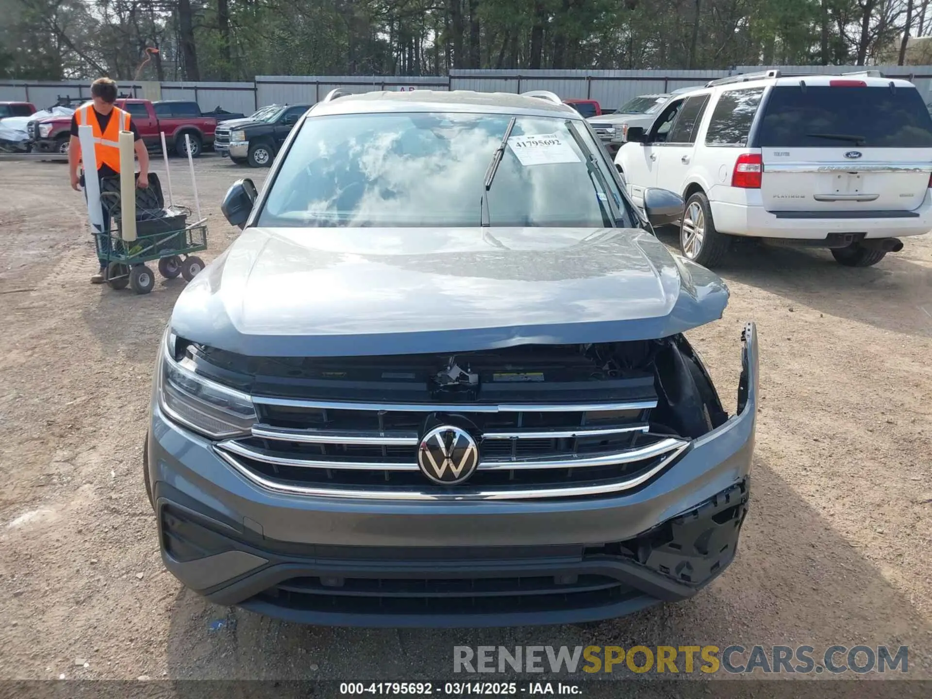 12 fotografías del automóvil dañado 3VV3B7AX1PM082647 VOLKSWAGEN TIGUAN 2023