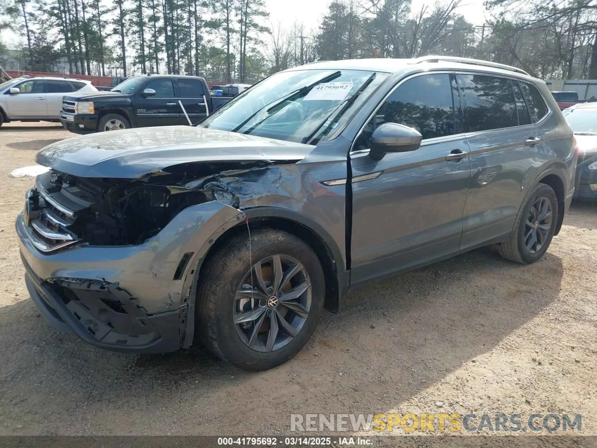 2 fotografías del automóvil dañado 3VV3B7AX1PM082647 VOLKSWAGEN TIGUAN 2023