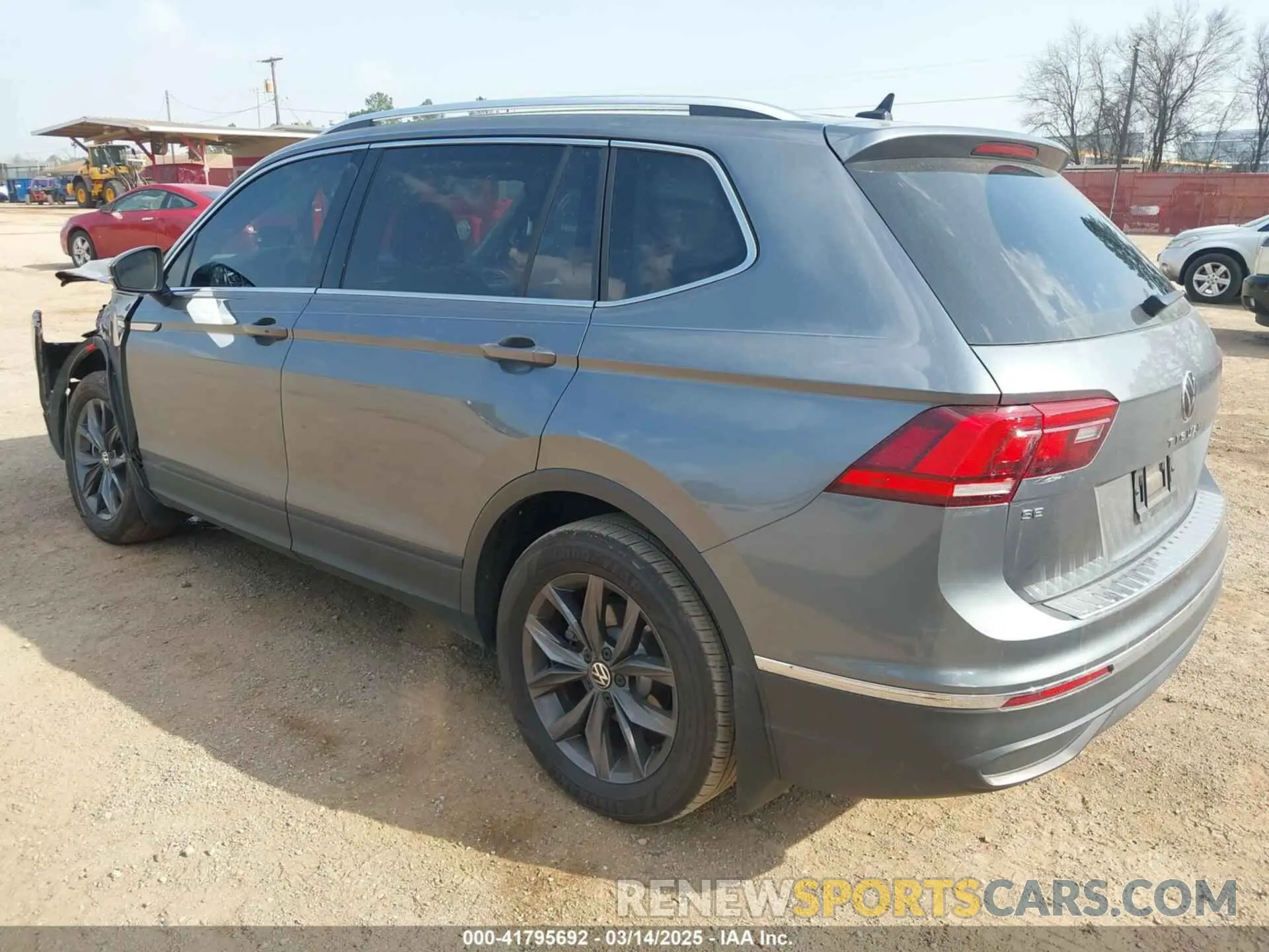 3 fotografías del automóvil dañado 3VV3B7AX1PM082647 VOLKSWAGEN TIGUAN 2023