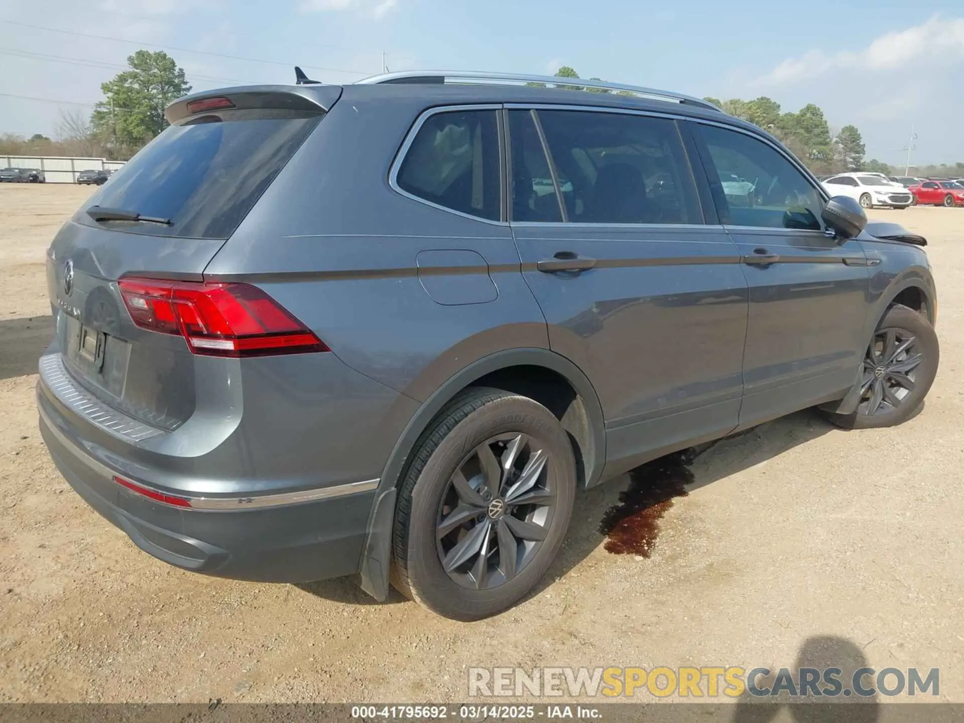 4 fotografías del automóvil dañado 3VV3B7AX1PM082647 VOLKSWAGEN TIGUAN 2023