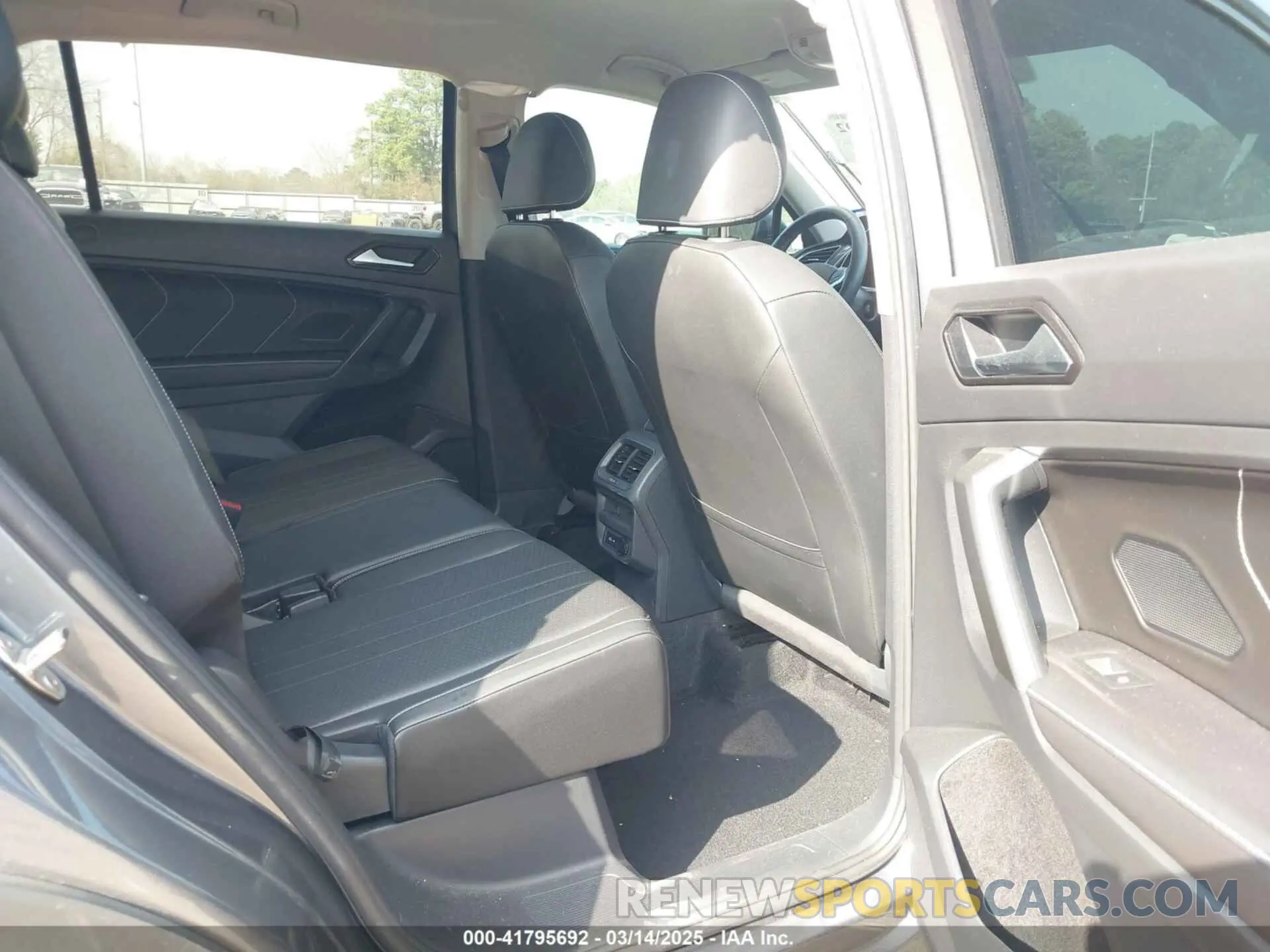 8 fotografías del automóvil dañado 3VV3B7AX1PM082647 VOLKSWAGEN TIGUAN 2023