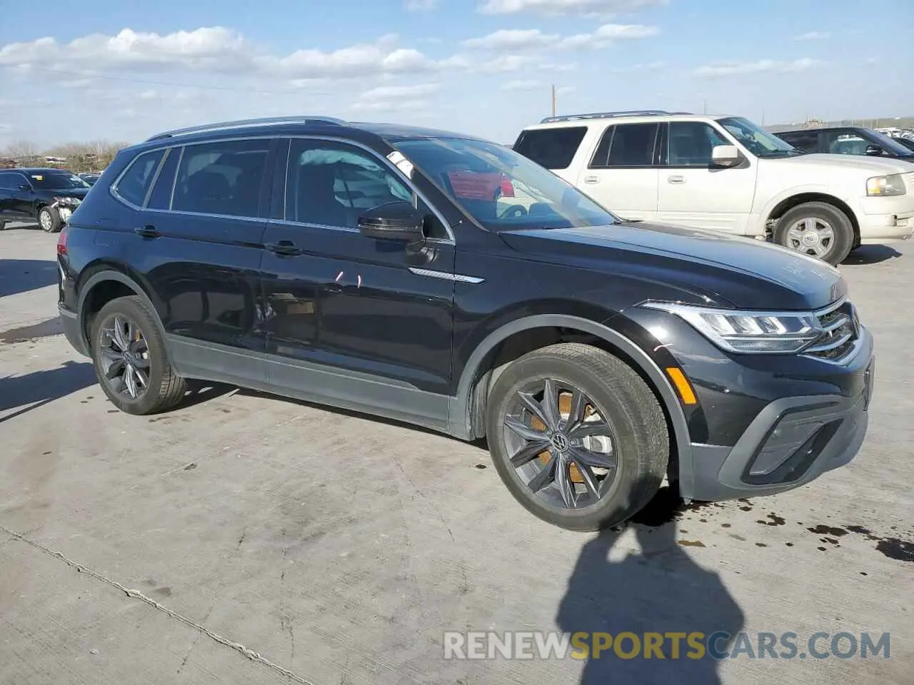 4 fotografías del automóvil dañado 3VV3B7AX4PM135745 VOLKSWAGEN TIGUAN 2023