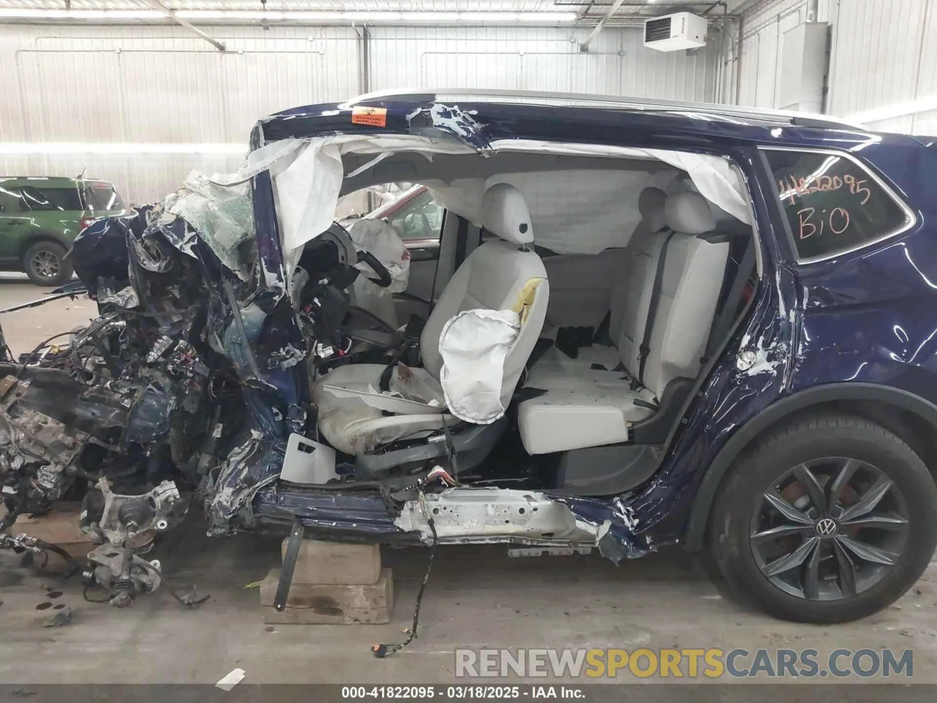 13 fotografías del automóvil dañado 3VV3B7AX7PM057526 VOLKSWAGEN TIGUAN 2023