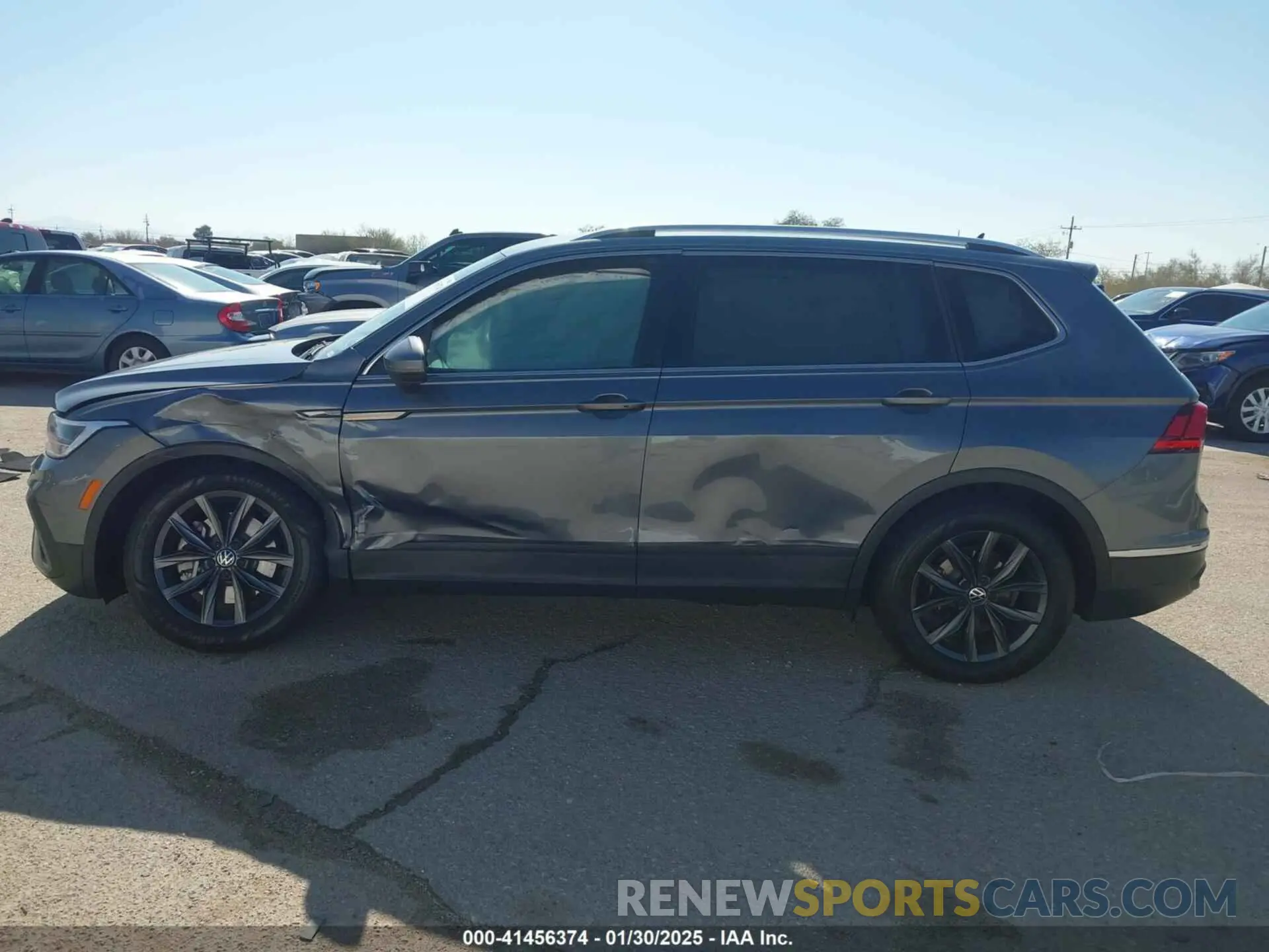 14 fotografías del automóvil dañado 3VV3B7AX7PM109902 VOLKSWAGEN TIGUAN 2023