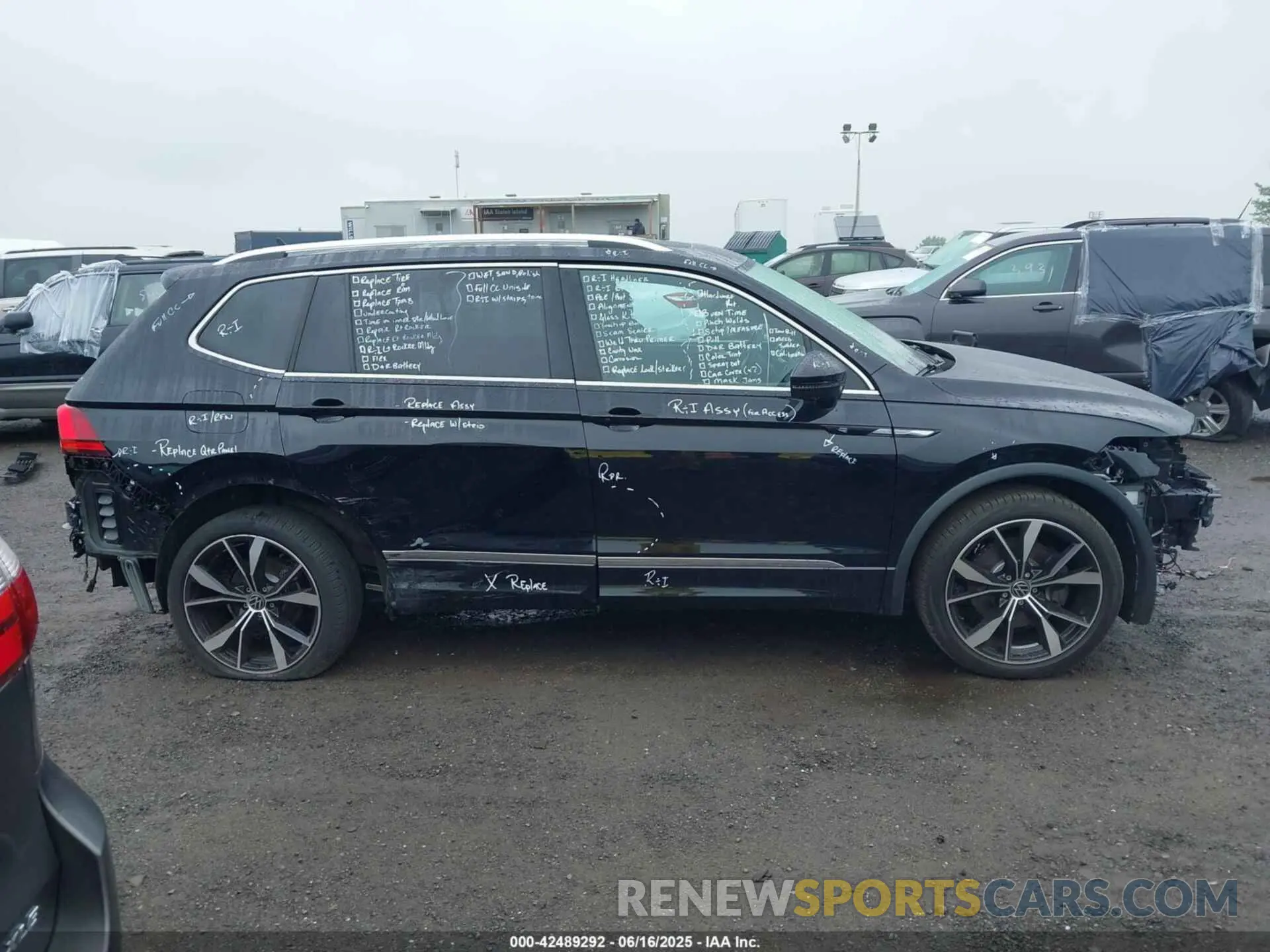 13 fotografías del automóvil dañado 3VV4B7AX5PM120501 VOLKSWAGEN TIGUAN 2023