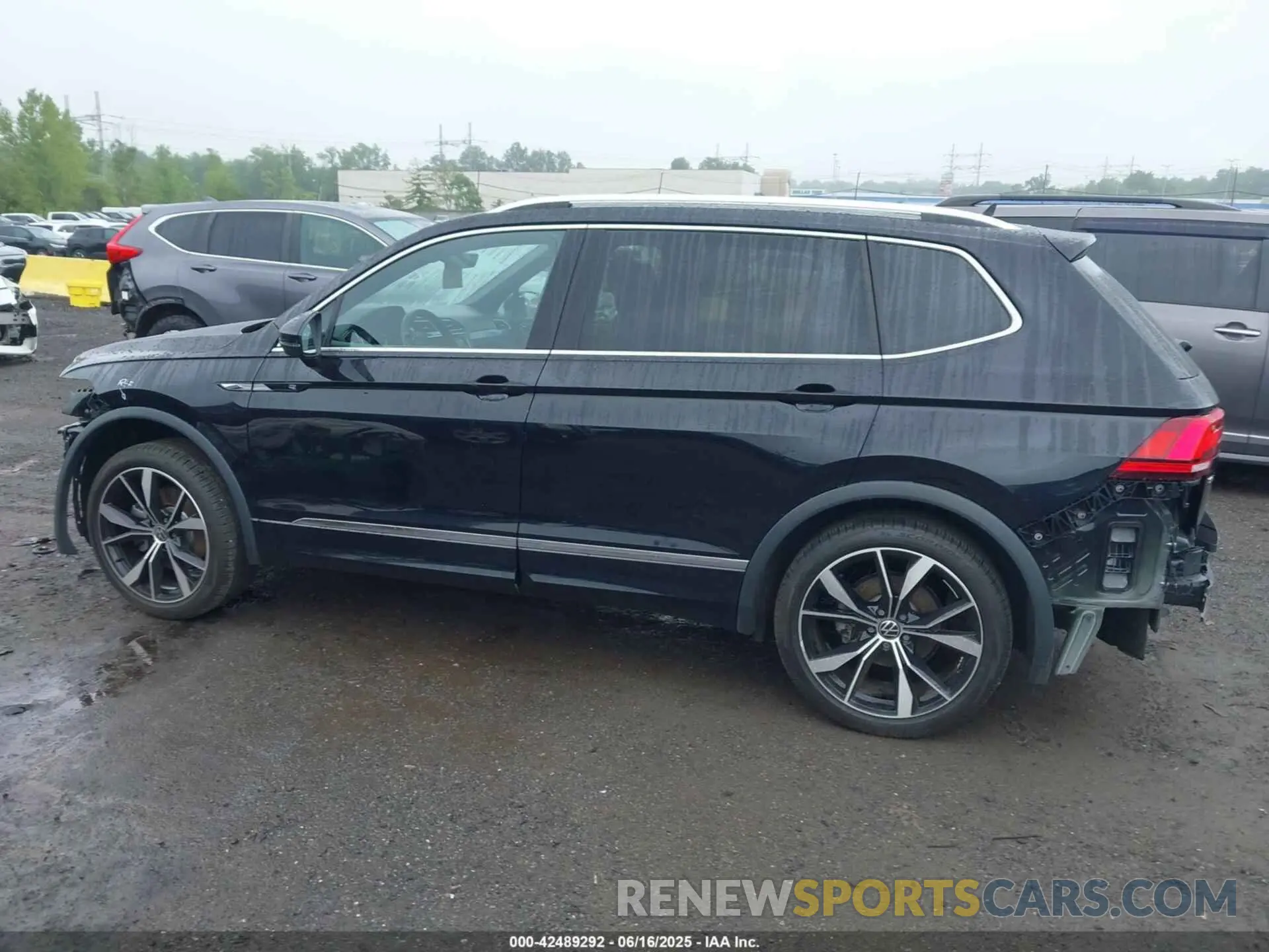 14 fotografías del automóvil dañado 3VV4B7AX5PM120501 VOLKSWAGEN TIGUAN 2023