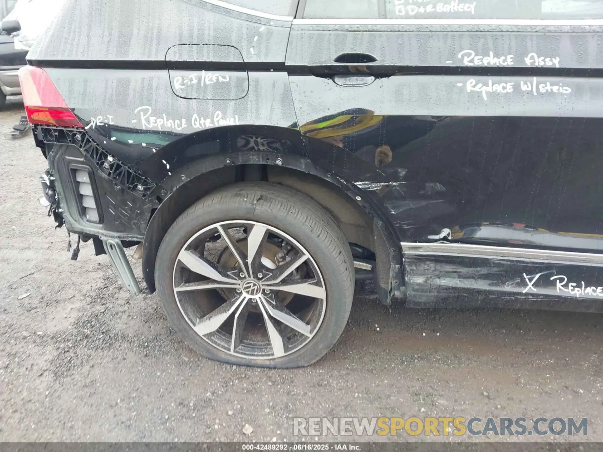 18 fotografías del automóvil dañado 3VV4B7AX5PM120501 VOLKSWAGEN TIGUAN 2023