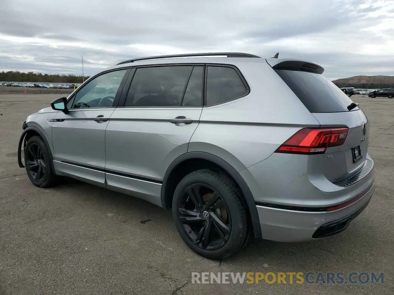 2 fotografías del automóvil dañado 3VV8B7AX1PM023703 VOLKSWAGEN TIGUAN 2023