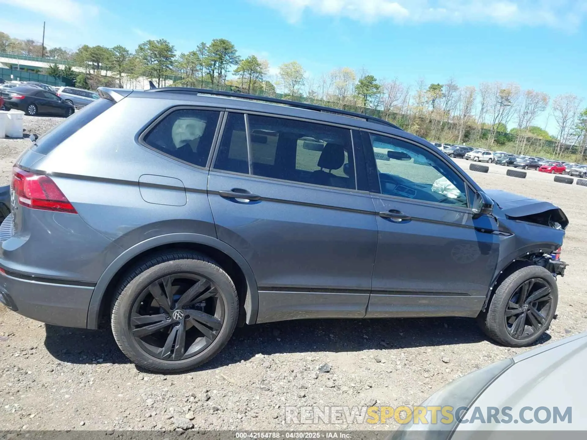 13 fotografías del automóvil dañado 3VV8B7AX7PM102793 VOLKSWAGEN TIGUAN 2023