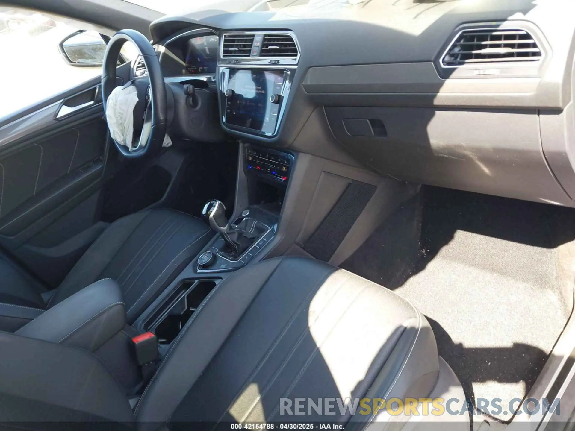 5 fotografías del automóvil dañado 3VV8B7AX7PM102793 VOLKSWAGEN TIGUAN 2023