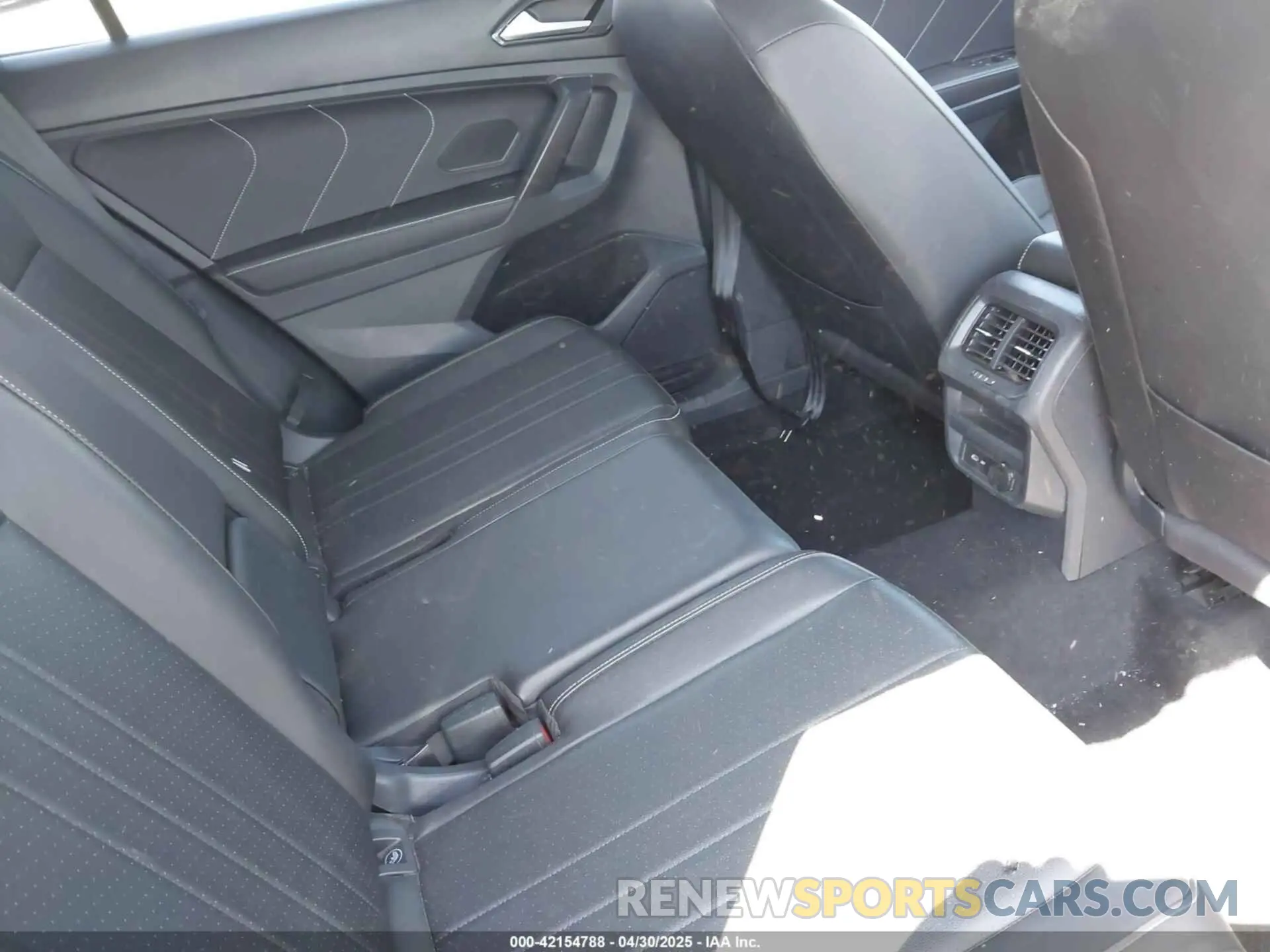 8 fotografías del automóvil dañado 3VV8B7AX7PM102793 VOLKSWAGEN TIGUAN 2023