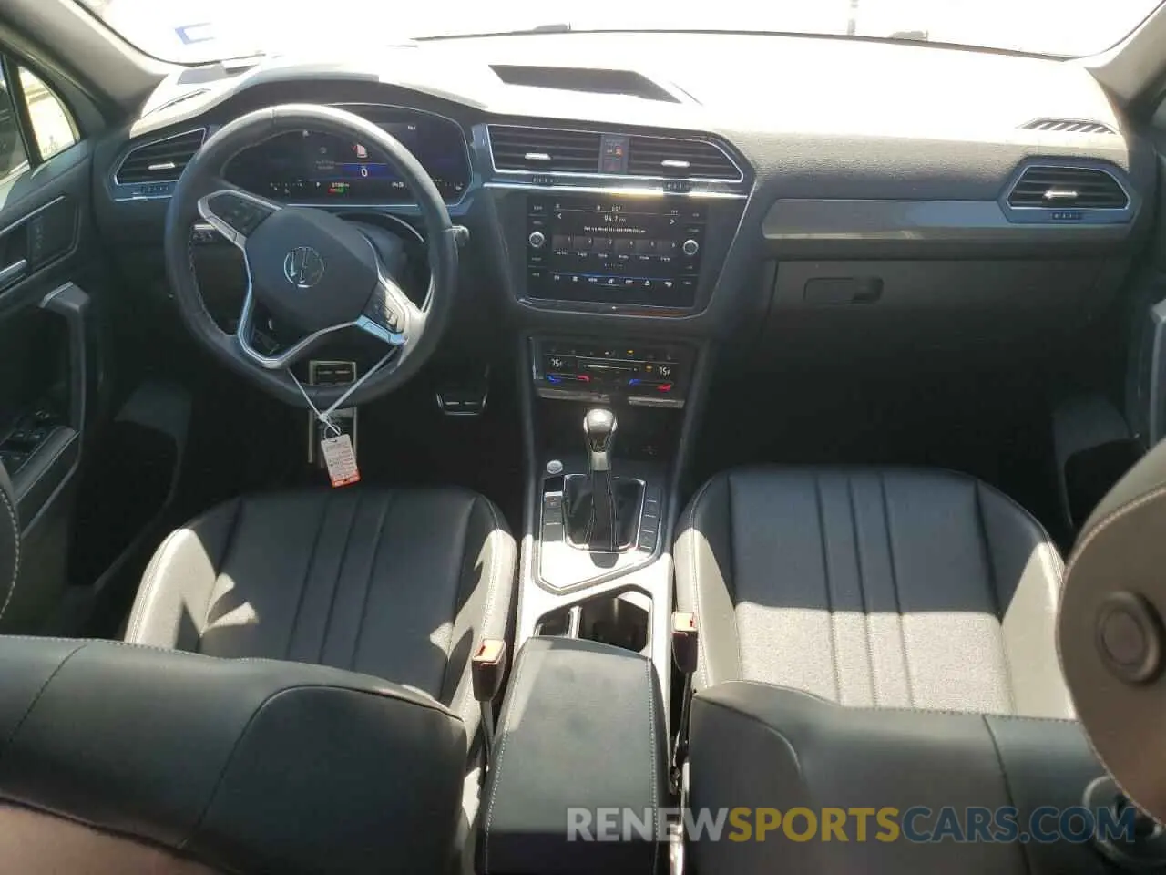 8 fotografías del automóvil dañado 3VVCB7AX0PM052720 VOLKSWAGEN TIGUAN 2023