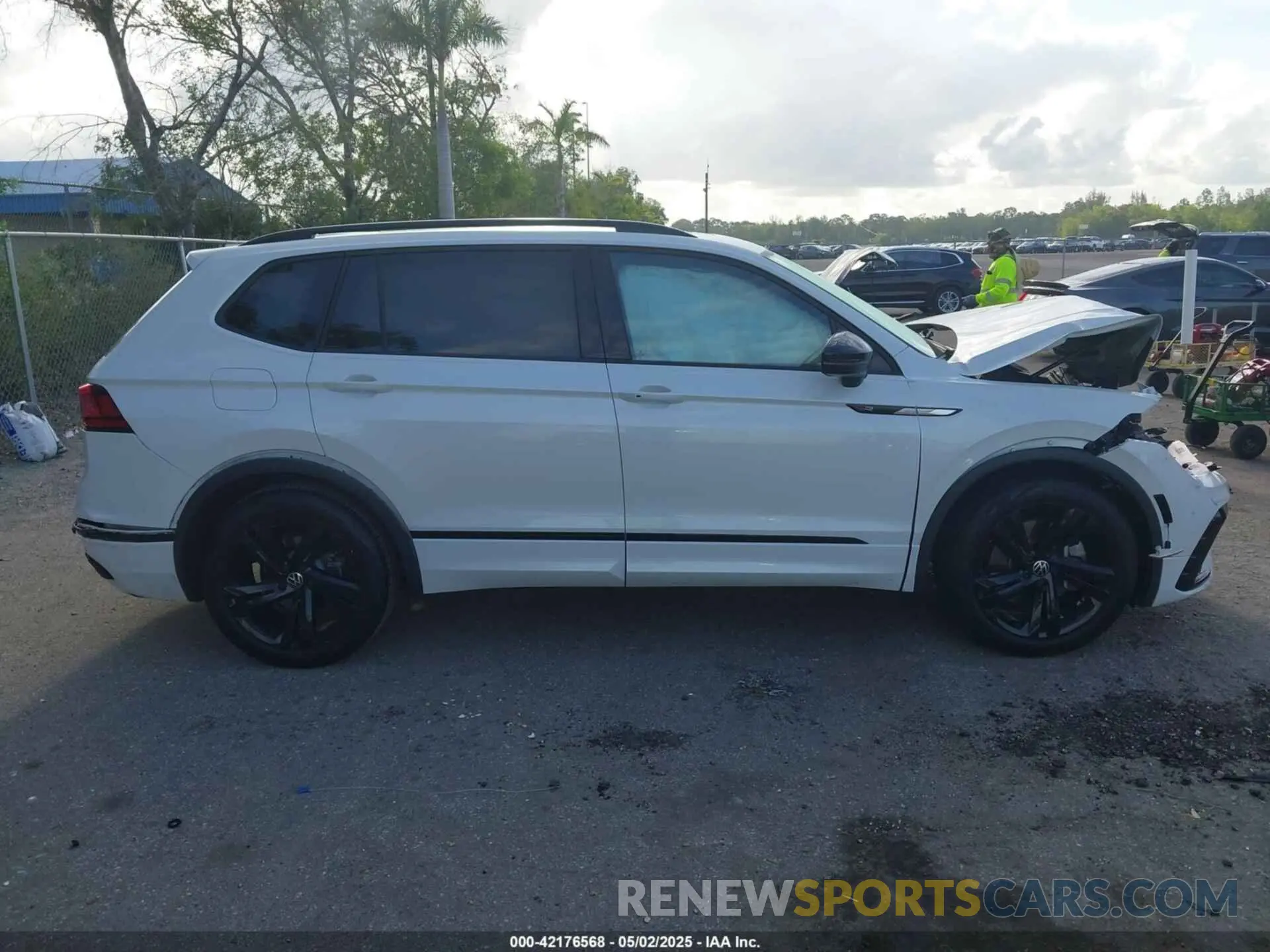 14 fotografías del automóvil dañado 3VVCB7AX0PM092375 VOLKSWAGEN TIGUAN 2023