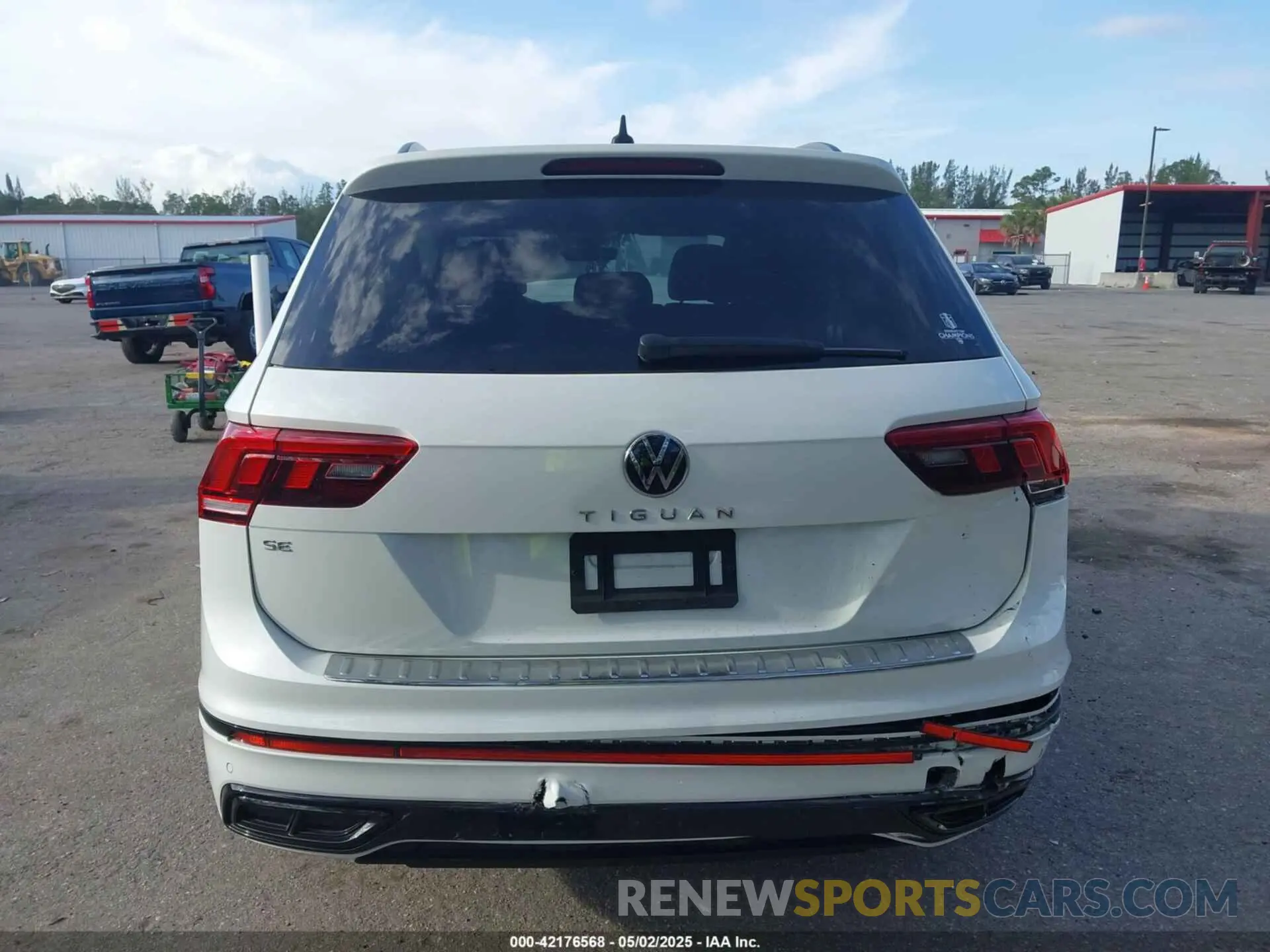 17 fotografías del automóvil dañado 3VVCB7AX0PM092375 VOLKSWAGEN TIGUAN 2023