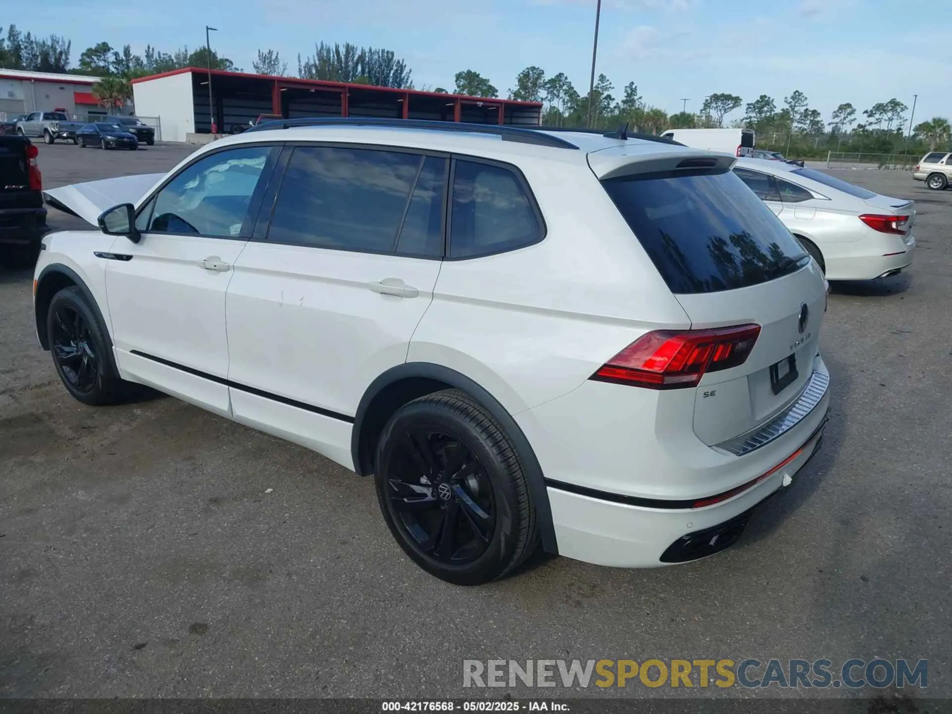 3 fotografías del automóvil dañado 3VVCB7AX0PM092375 VOLKSWAGEN TIGUAN 2023