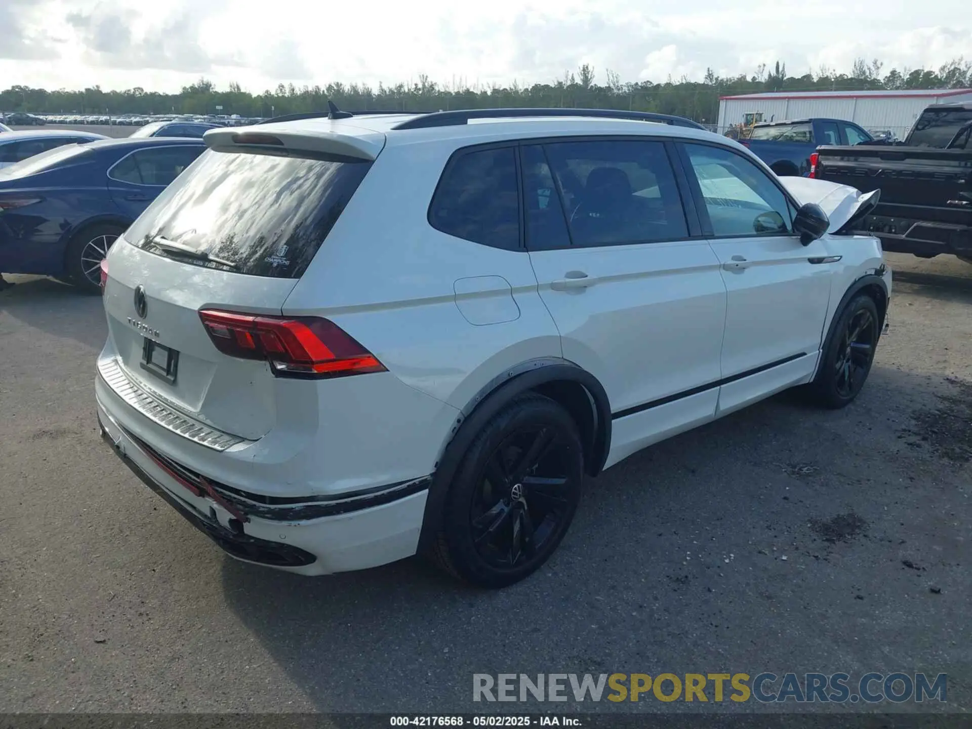 4 fotografías del automóvil dañado 3VVCB7AX0PM092375 VOLKSWAGEN TIGUAN 2023