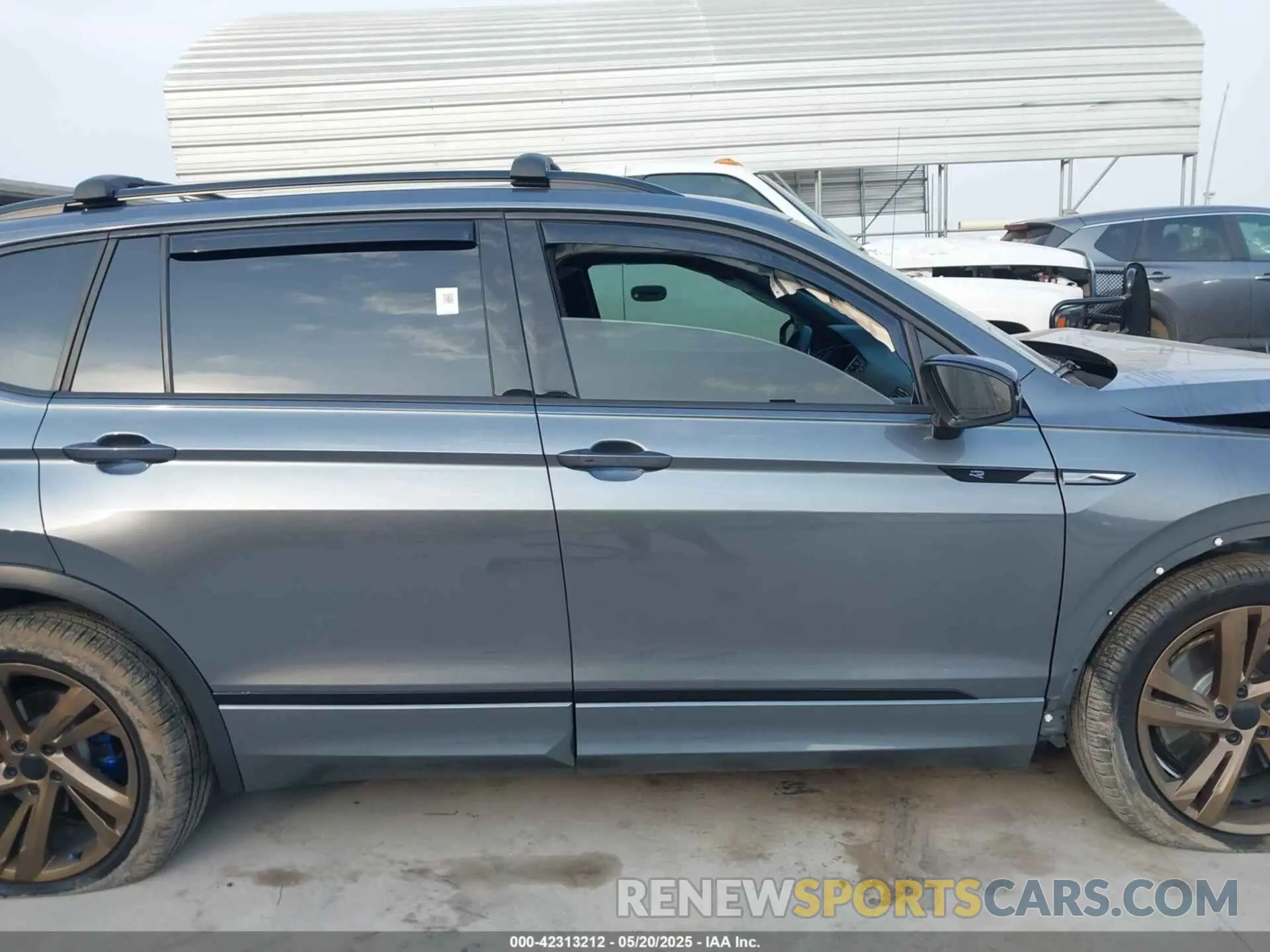 14 fotografías del automóvil dañado 3VVCB7AX2PM107104 VOLKSWAGEN TIGUAN 2023