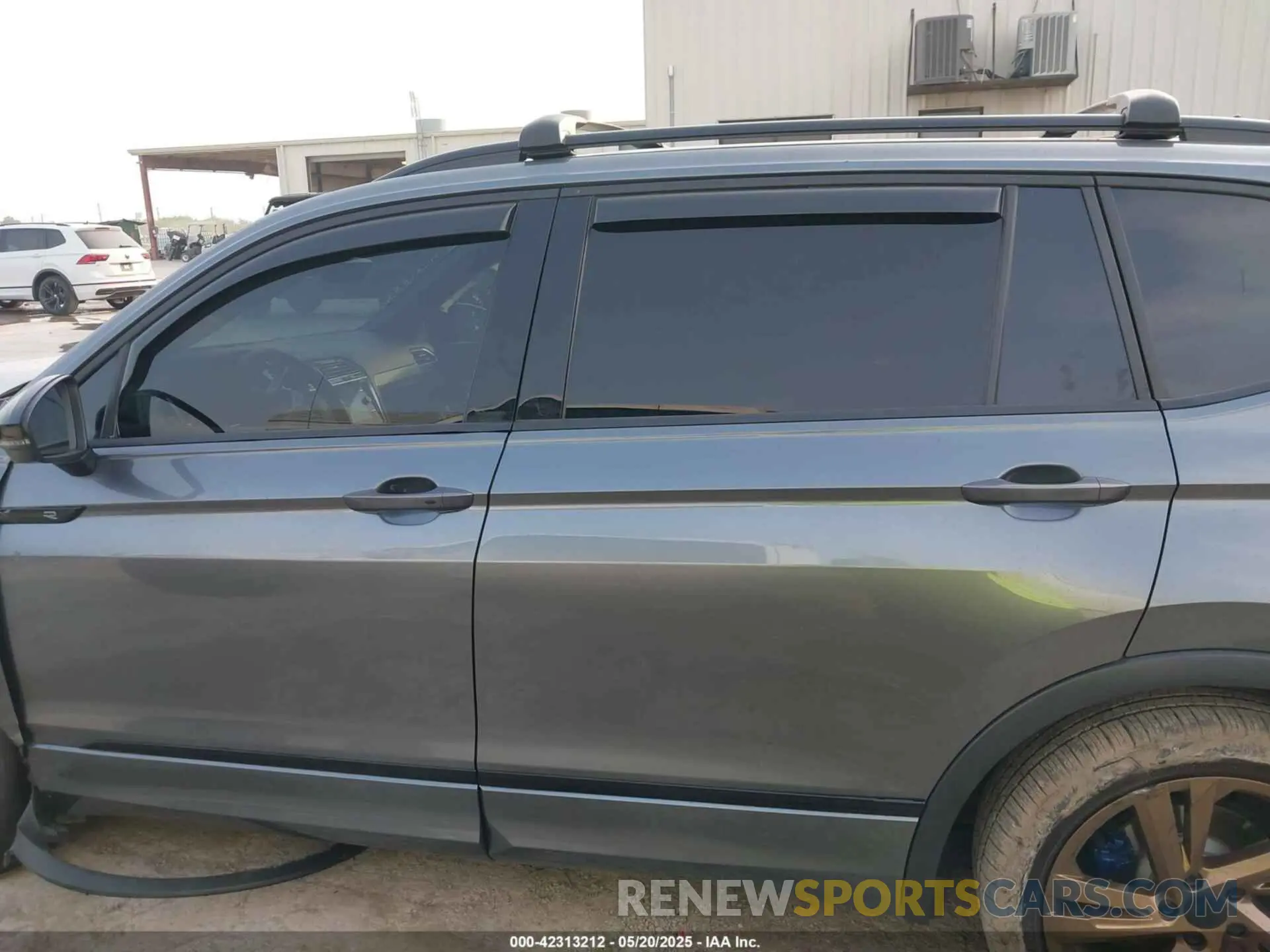 15 fotografías del automóvil dañado 3VVCB7AX2PM107104 VOLKSWAGEN TIGUAN 2023