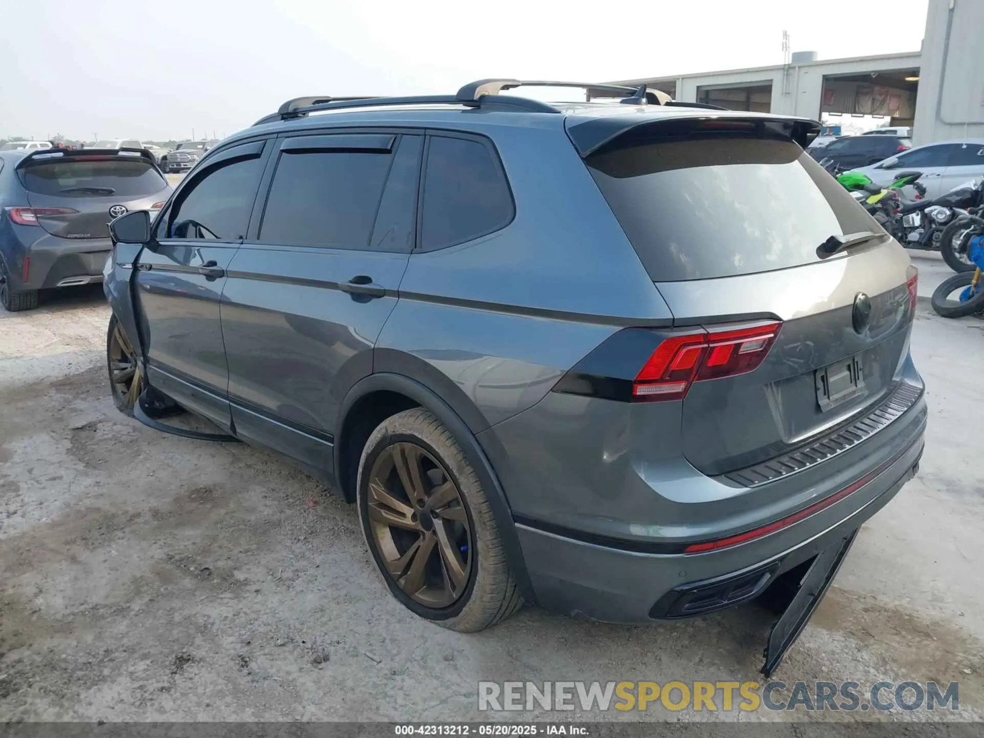 3 fotografías del automóvil dañado 3VVCB7AX2PM107104 VOLKSWAGEN TIGUAN 2023
