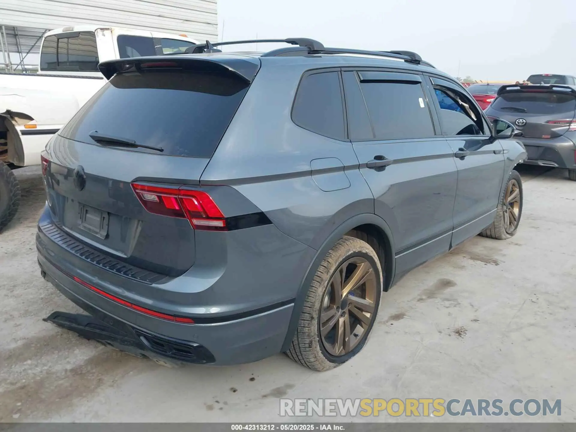 4 fotografías del automóvil dañado 3VVCB7AX2PM107104 VOLKSWAGEN TIGUAN 2023