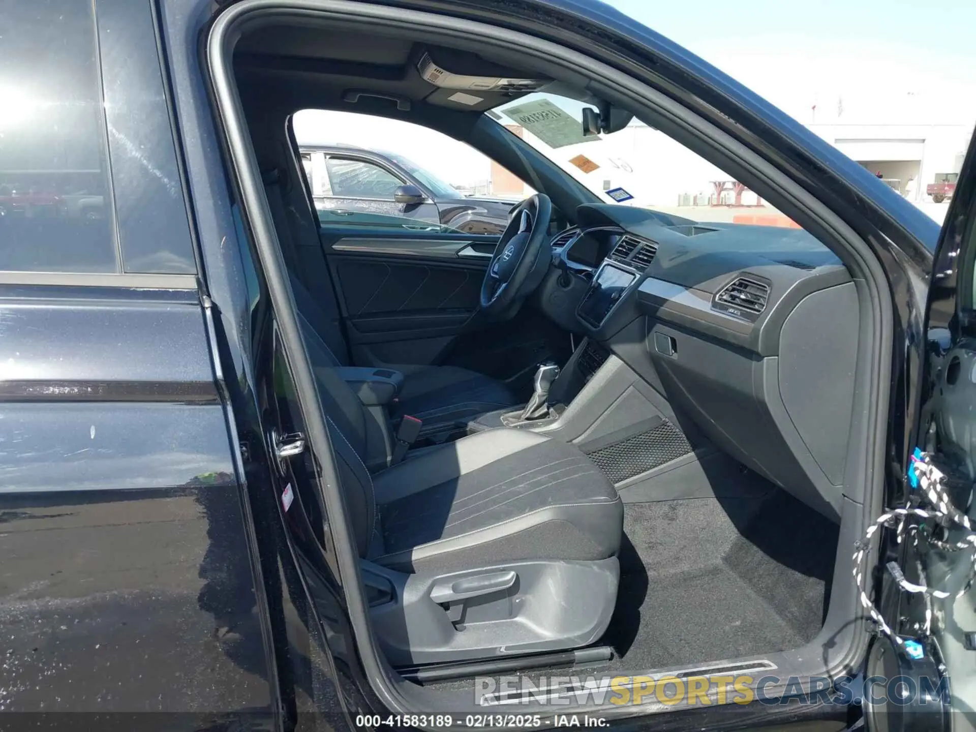 5 fotografías del automóvil dañado 3VVCB7AX5PM139416 VOLKSWAGEN TIGUAN 2023