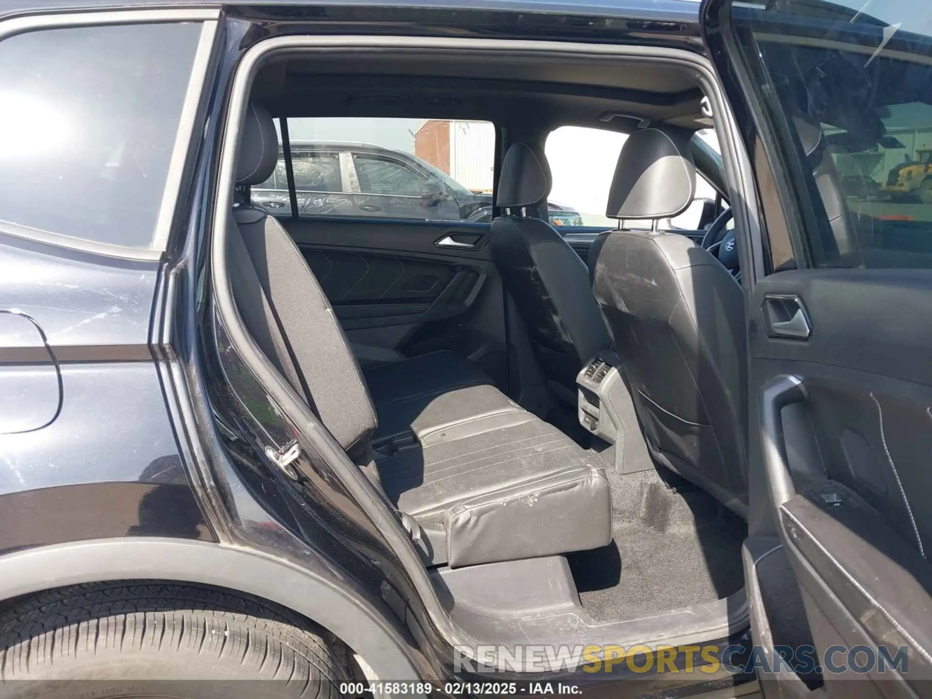 8 fotografías del automóvil dañado 3VVCB7AX5PM139416 VOLKSWAGEN TIGUAN 2023