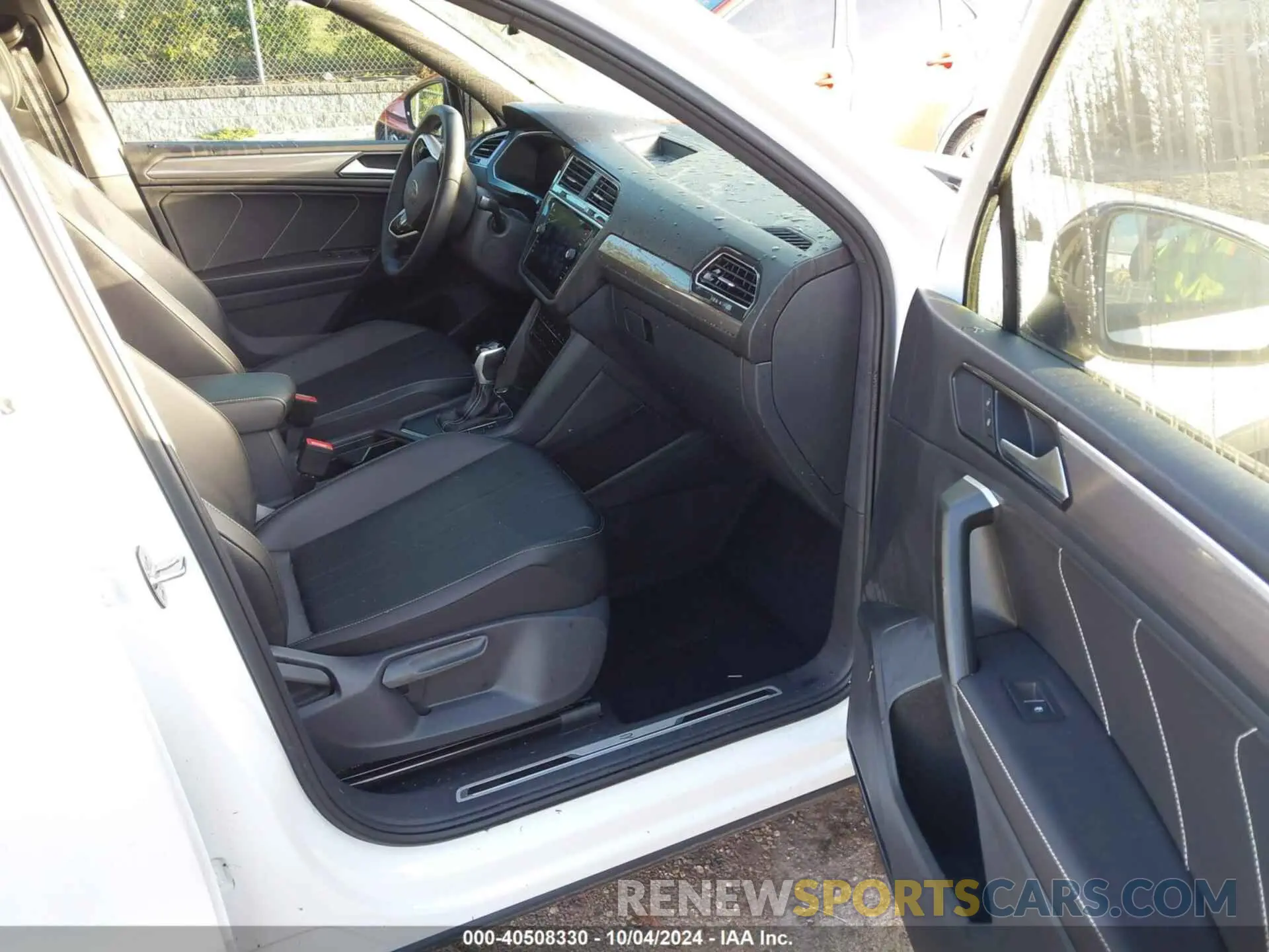 5 fotografías del automóvil dañado 3VVCB7AX6PM119353 VOLKSWAGEN TIGUAN 2023