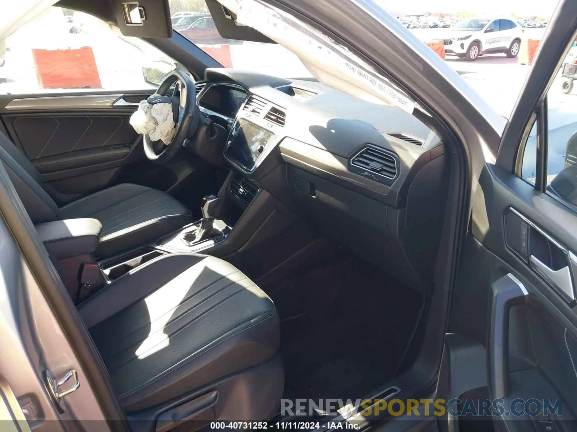 5 fotografías del automóvil dañado 3VVCB7AX7PM137019 VOLKSWAGEN TIGUAN 2023