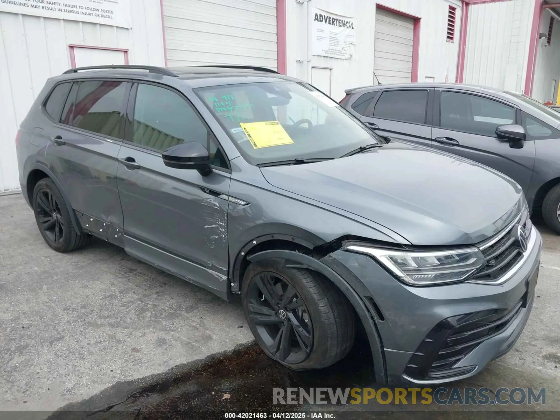13 fotografías del automóvil dañado 3VVCB7AX8PM040458 VOLKSWAGEN TIGUAN 2023