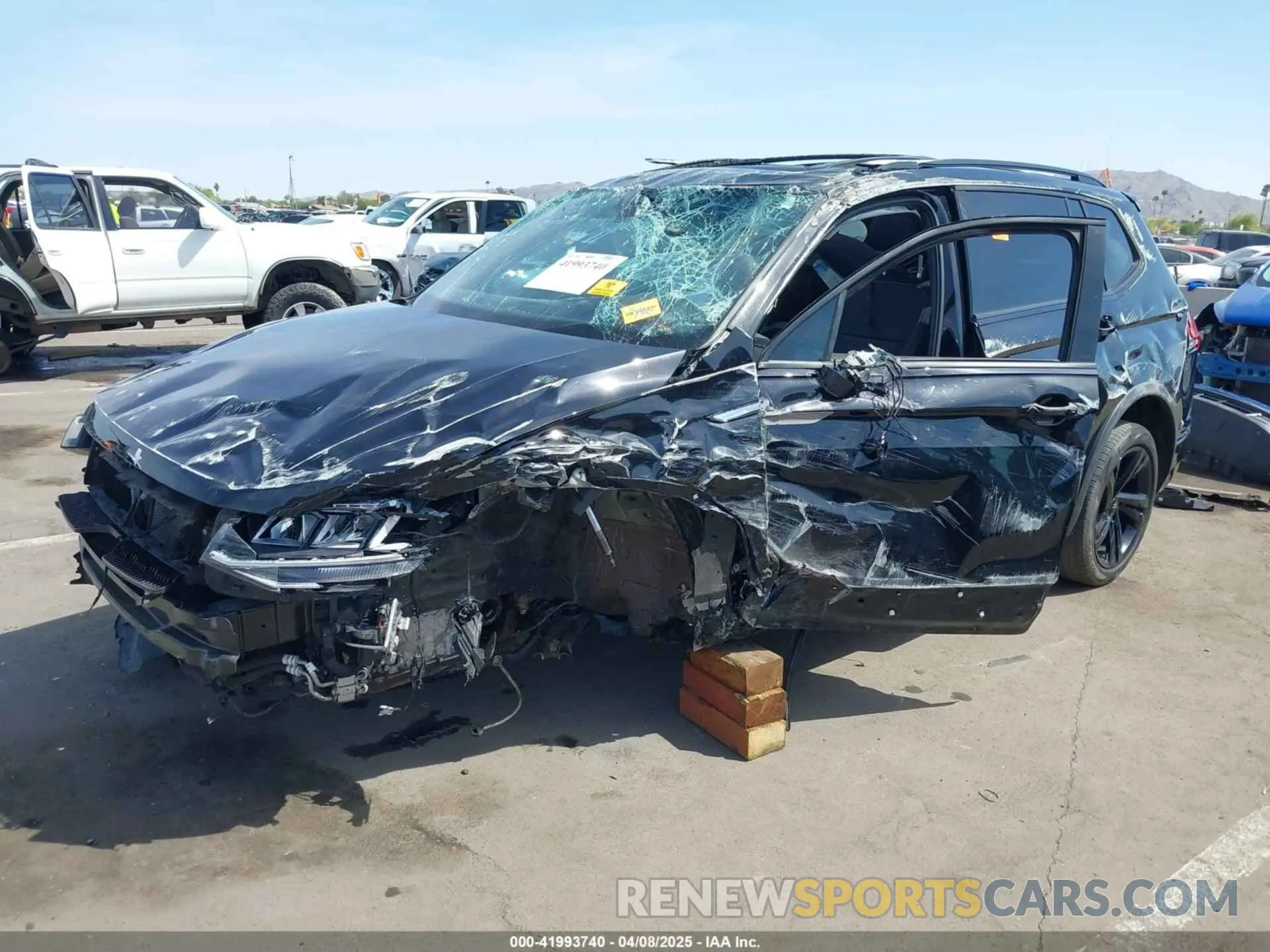 2 fotografías del automóvil dañado 3VVCB7AX9PM014564 VOLKSWAGEN TIGUAN 2023