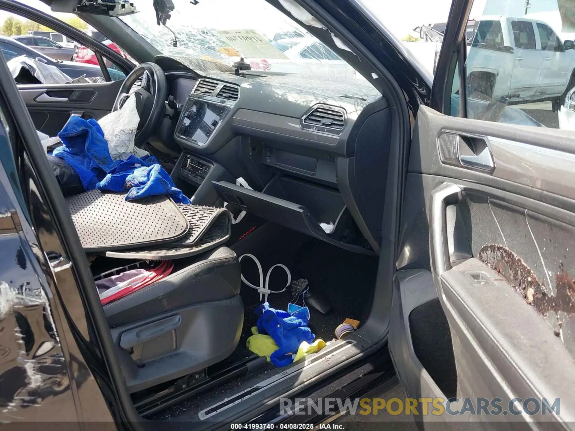 5 fotografías del automóvil dañado 3VVCB7AX9PM014564 VOLKSWAGEN TIGUAN 2023