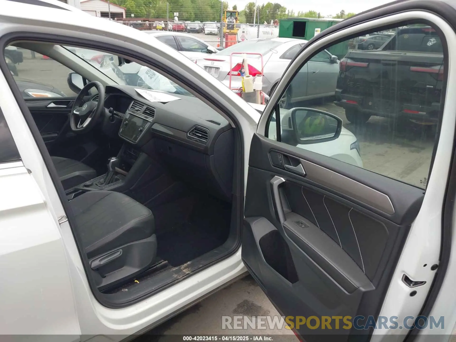 5 fotografías del automóvil dañado 3VVMB7AX0PM036876 VOLKSWAGEN TIGUAN 2023