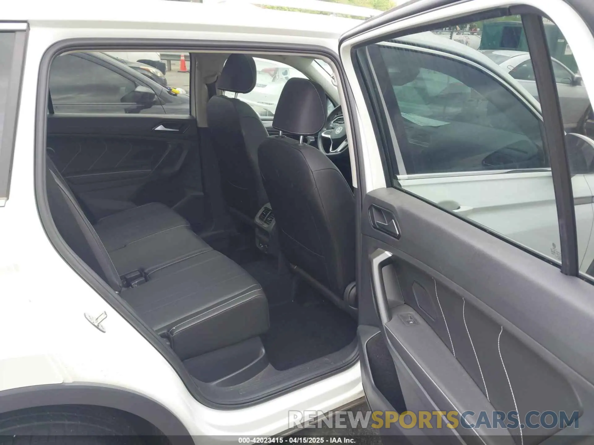 8 fotografías del automóvil dañado 3VVMB7AX0PM036876 VOLKSWAGEN TIGUAN 2023
