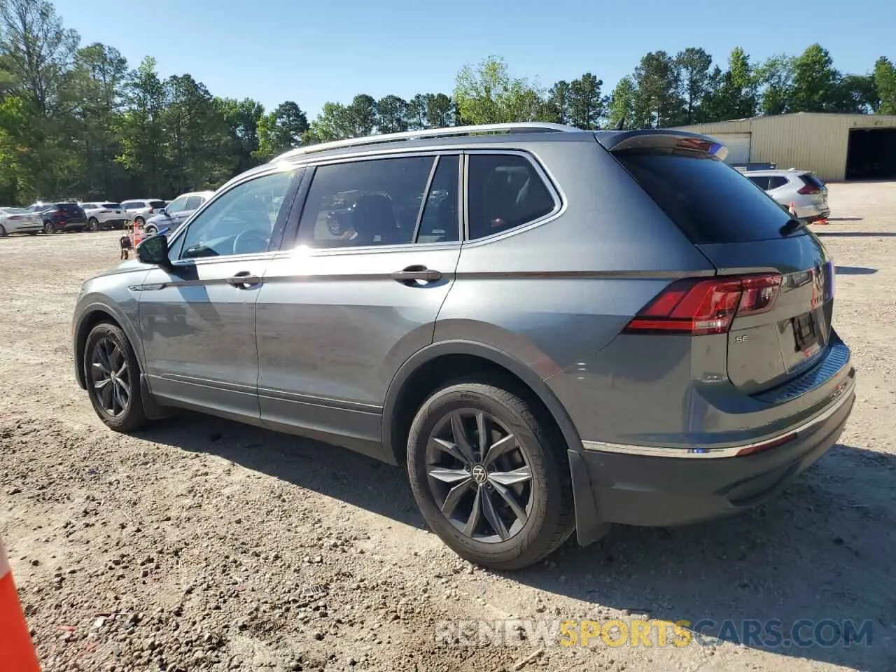 2 fotografías del automóvil dañado 3VVMB7AX1PM008200 VOLKSWAGEN TIGUAN 2023