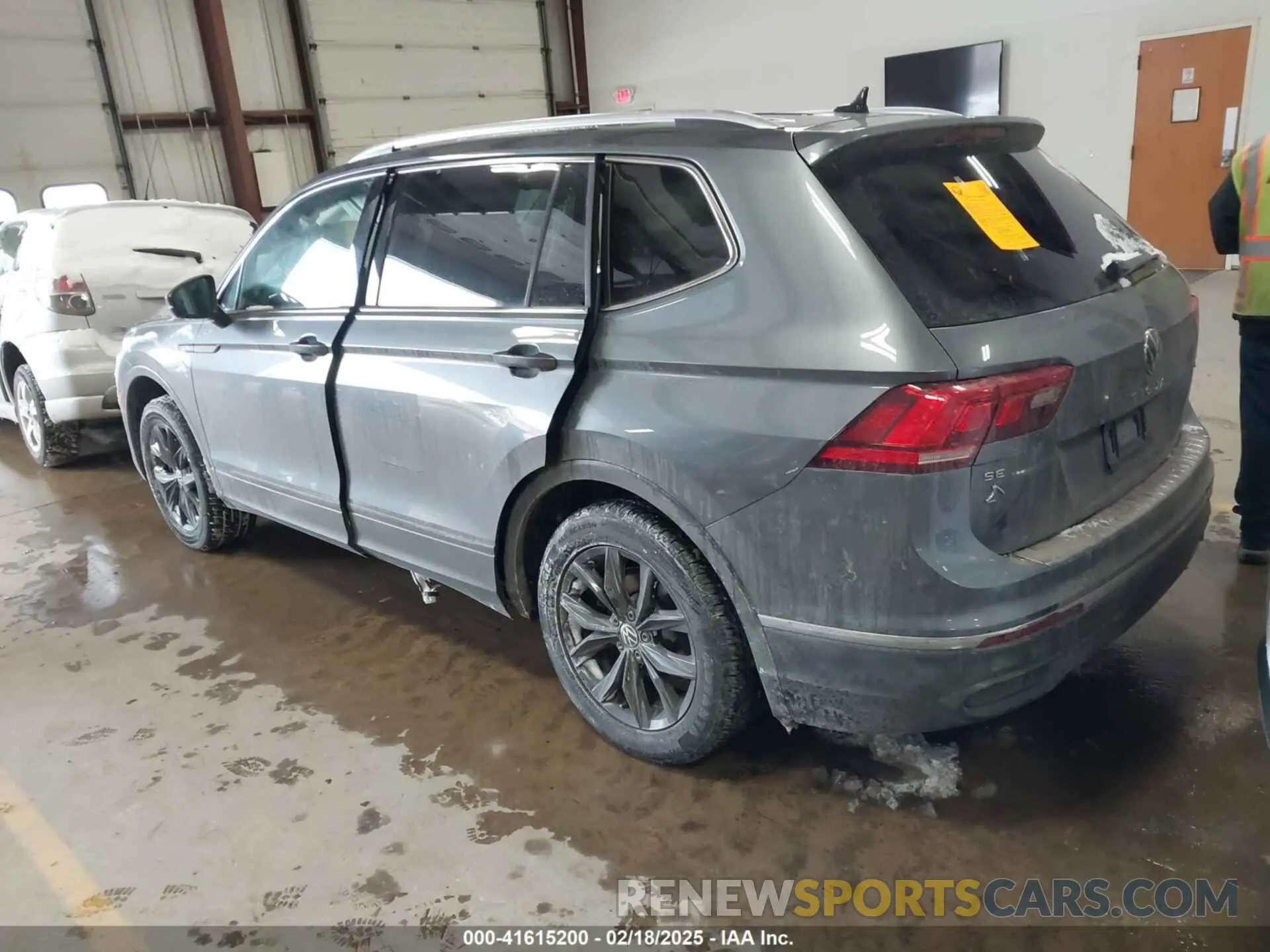 3 fotografías del automóvil dañado 3VVMB7AX5PM013447 VOLKSWAGEN TIGUAN 2023