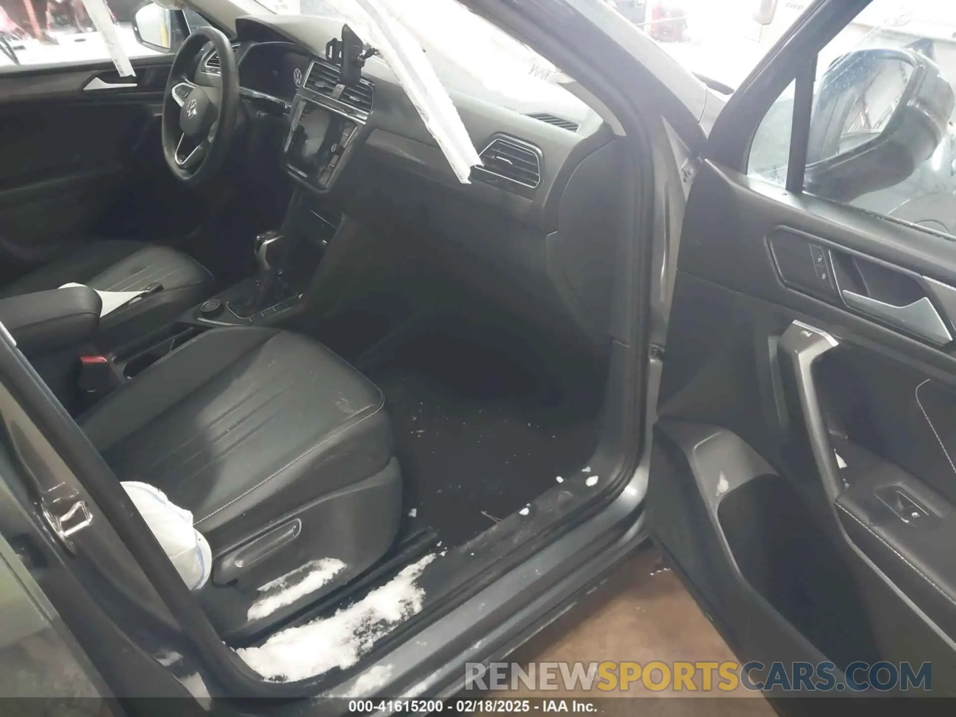 5 fotografías del automóvil dañado 3VVMB7AX5PM013447 VOLKSWAGEN TIGUAN 2023