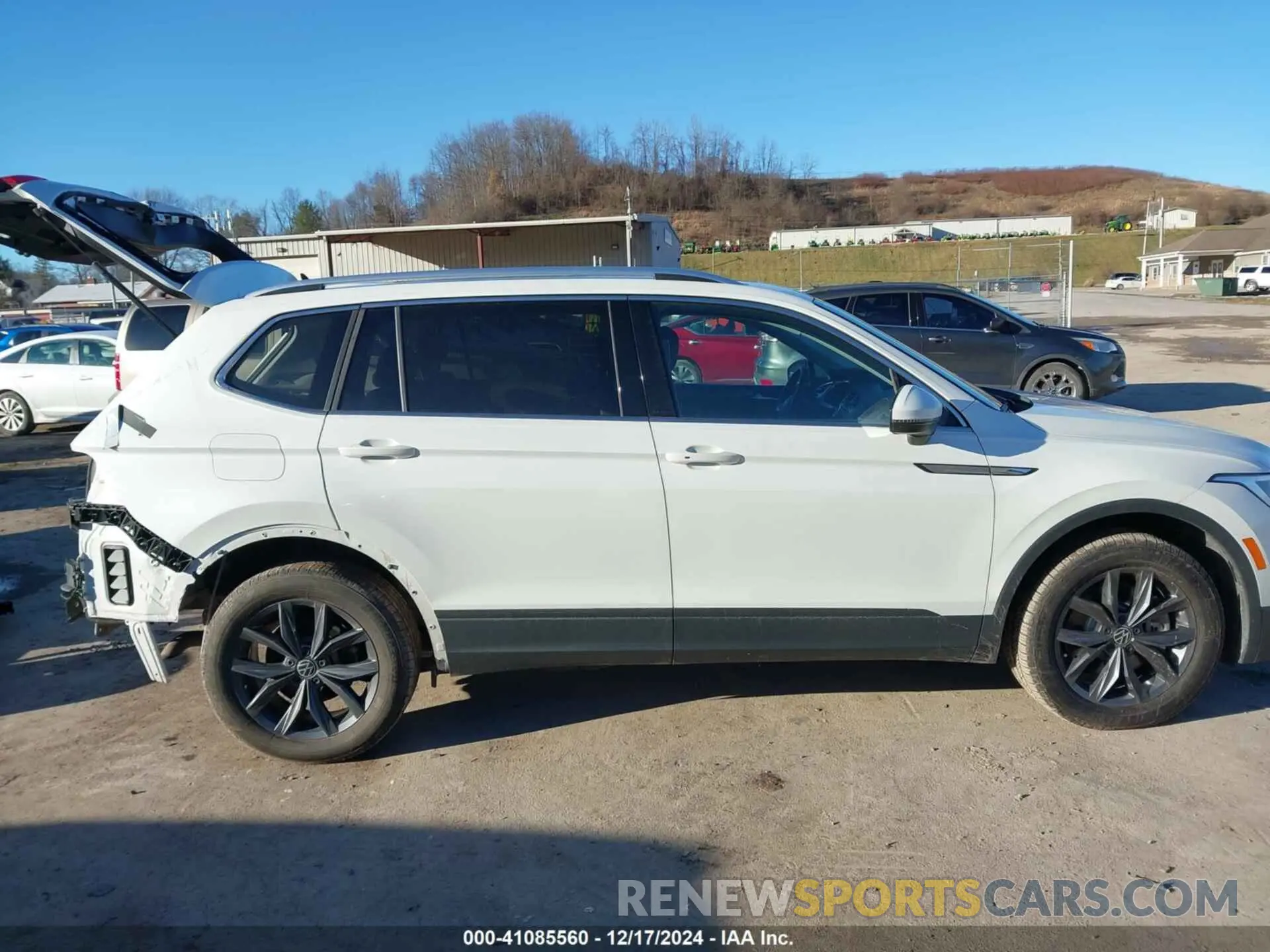 14 fotografías del automóvil dañado 3VVMB7AX9PM027609 VOLKSWAGEN TIGUAN 2023
